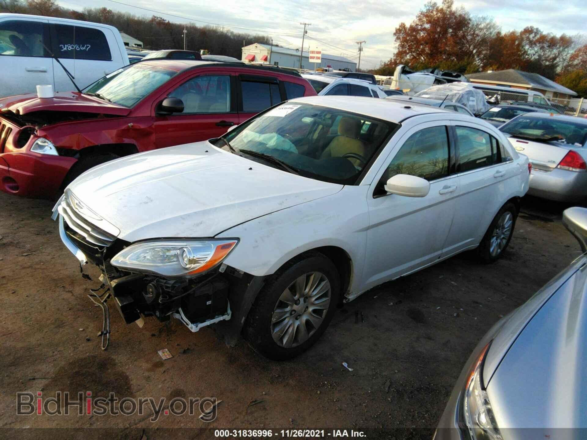 2014 CHRYSLER 200 - VIN: 1C3CCBABXEN175855 - Фото 2