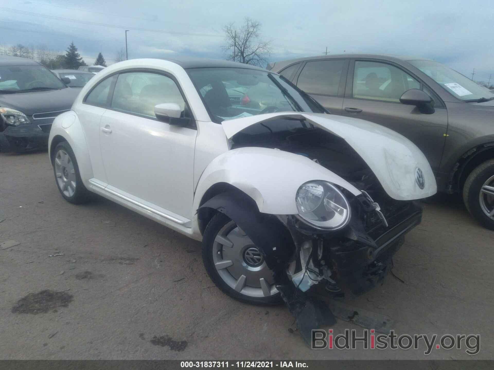 Photo 3VWJX7AT5DM607027 - VOLKSWAGEN BEETLE COUPE 2013