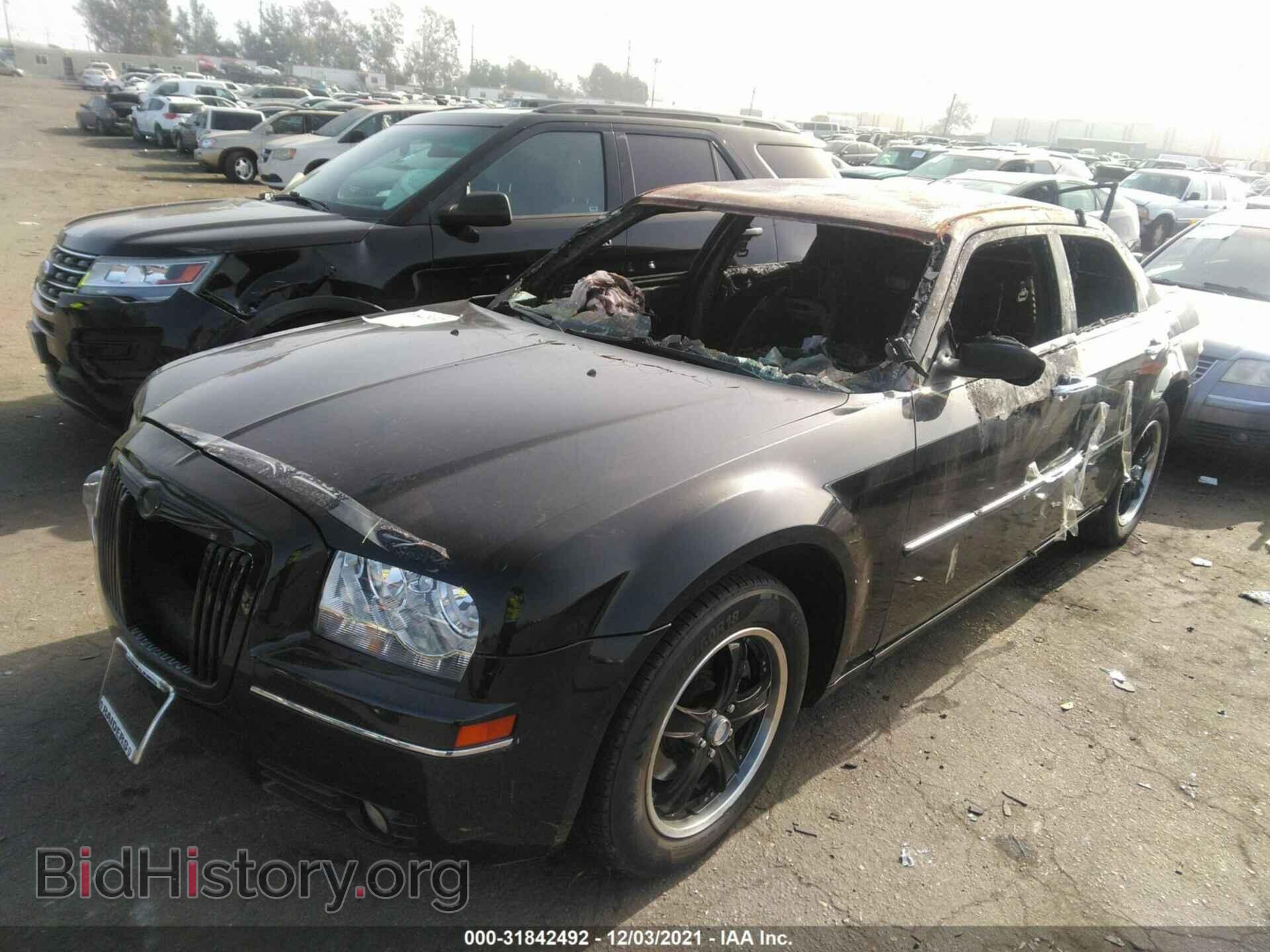 2010 CHRYSLER 300 - VIN: 2C3CA5CV9AH263233 - Фото 2