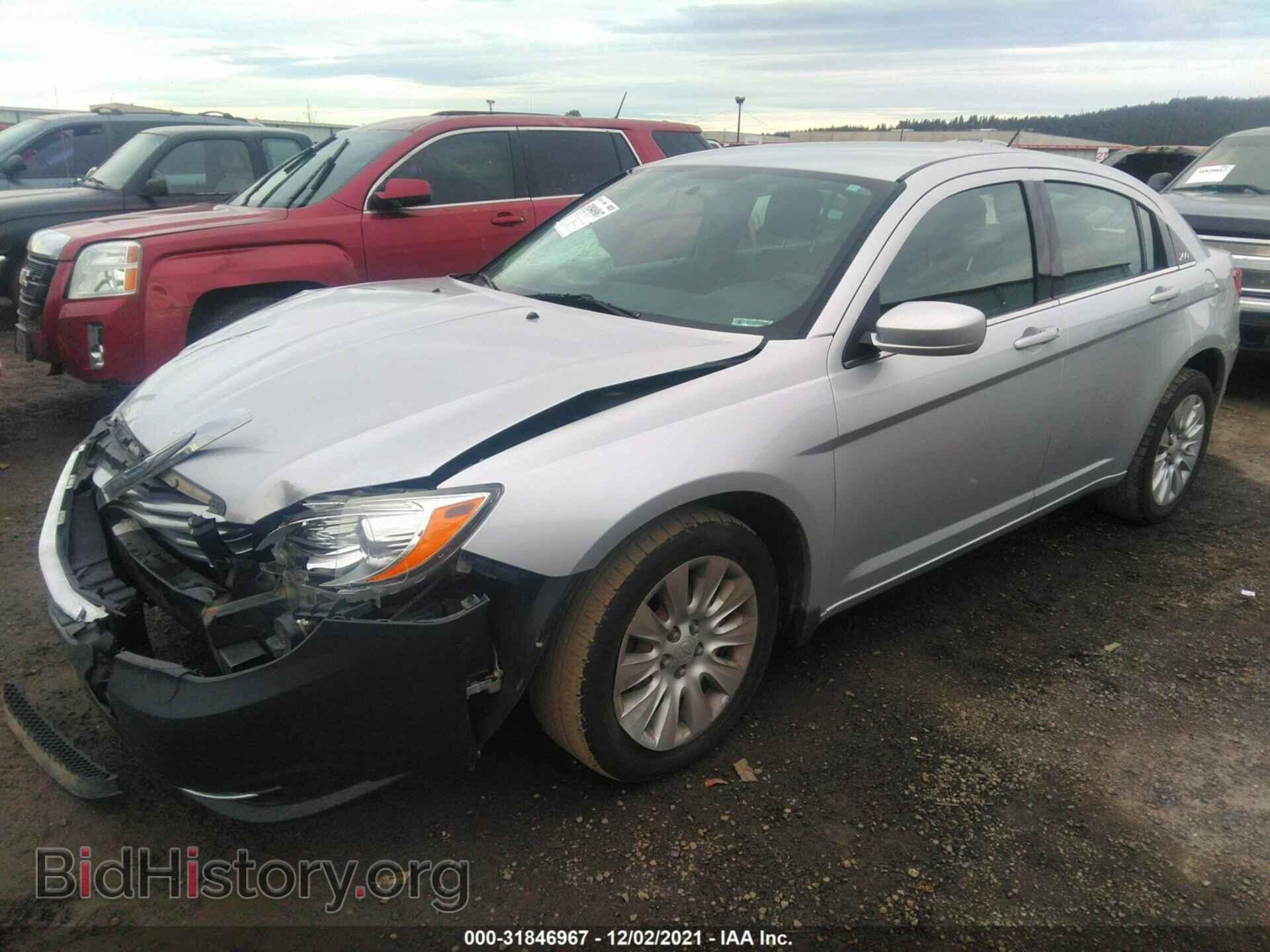 2012 CHRYSLER 200 - VIN: 1C3CCBAB0CN282202 - Фото 2