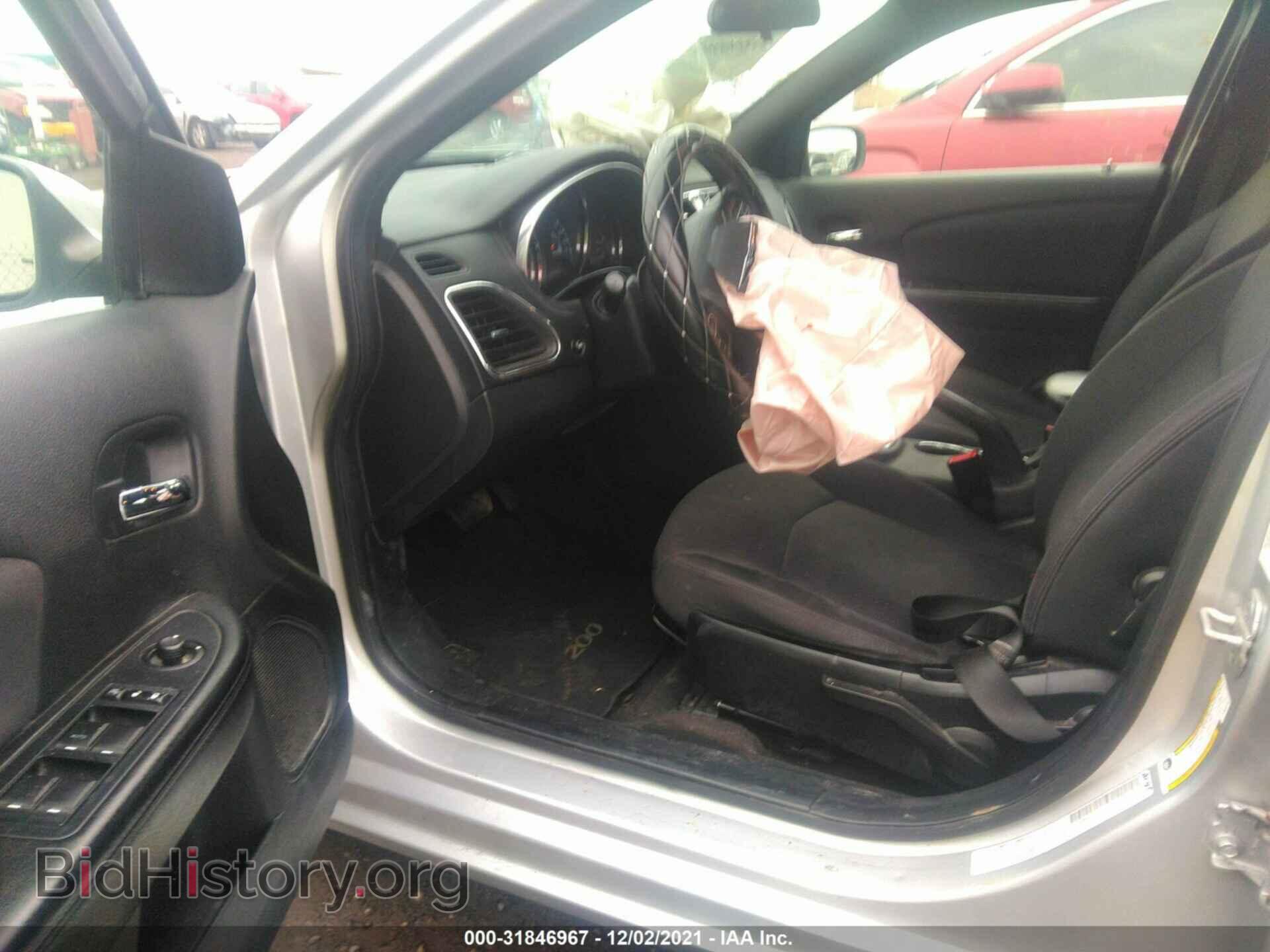 2012 CHRYSLER 200 - VIN: 1C3CCBAB0CN282202 - Фото 5