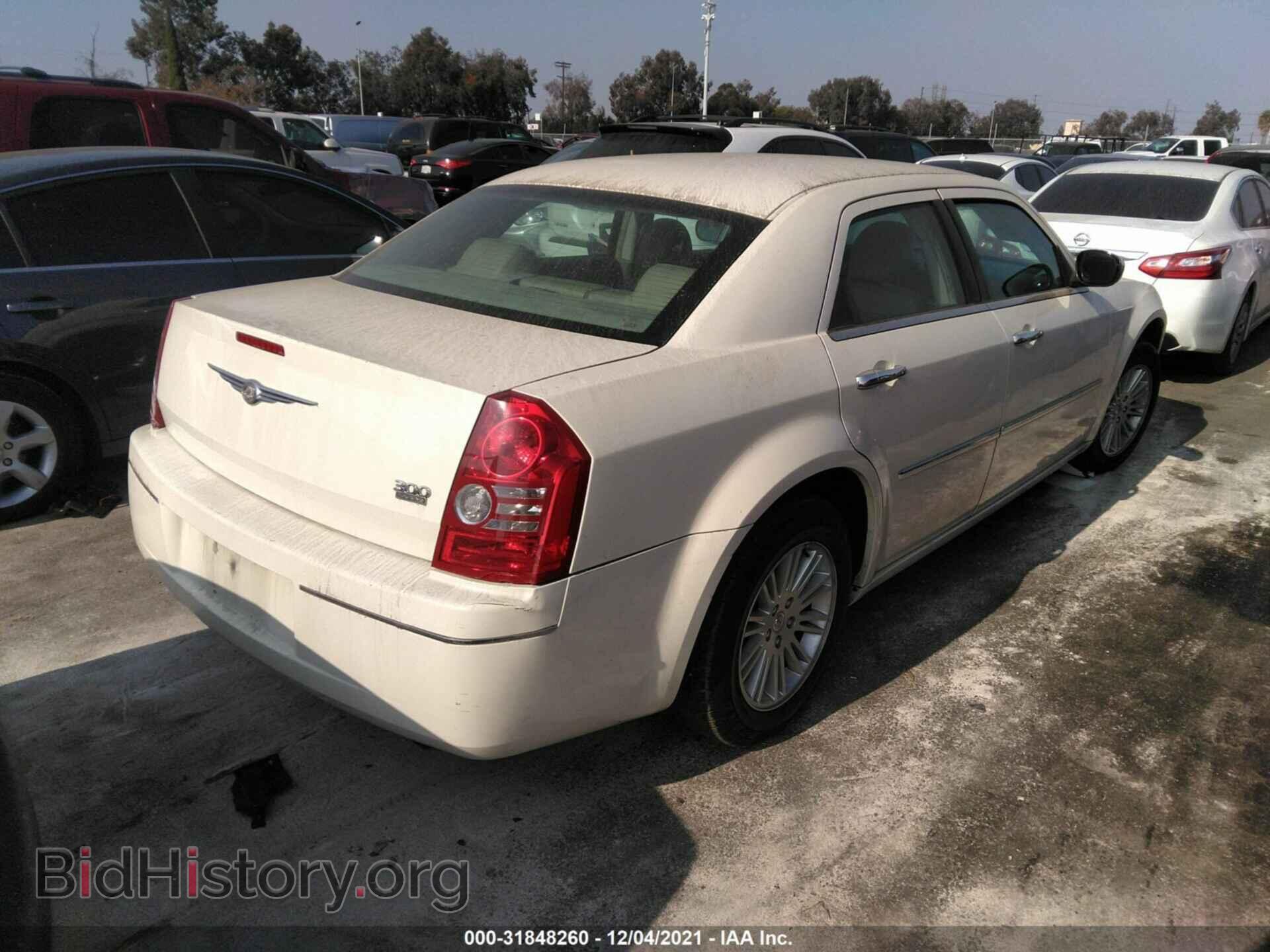 2010 CHRYSLER 300 - VIN: 2C3CA5CV0AH160735 - Фото 4