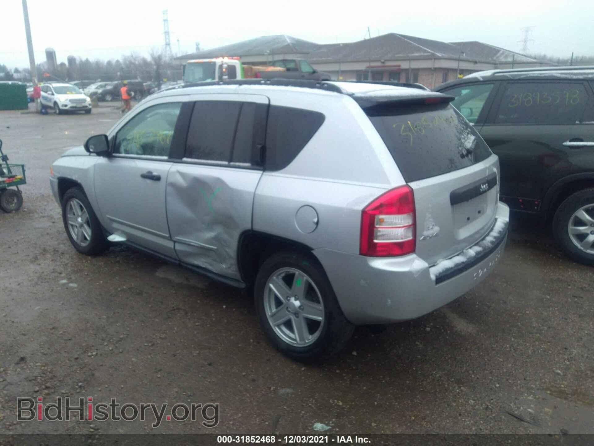 2009 JEEP COMPASS - VIN: 1J8FF47B09D176701 - Photo 3