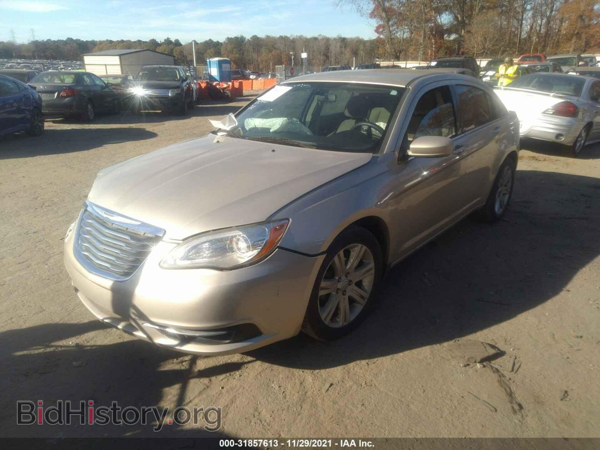 2013 CHRYSLER 200 - VIN: 1C3CCBABXDN670362 - Фото 2