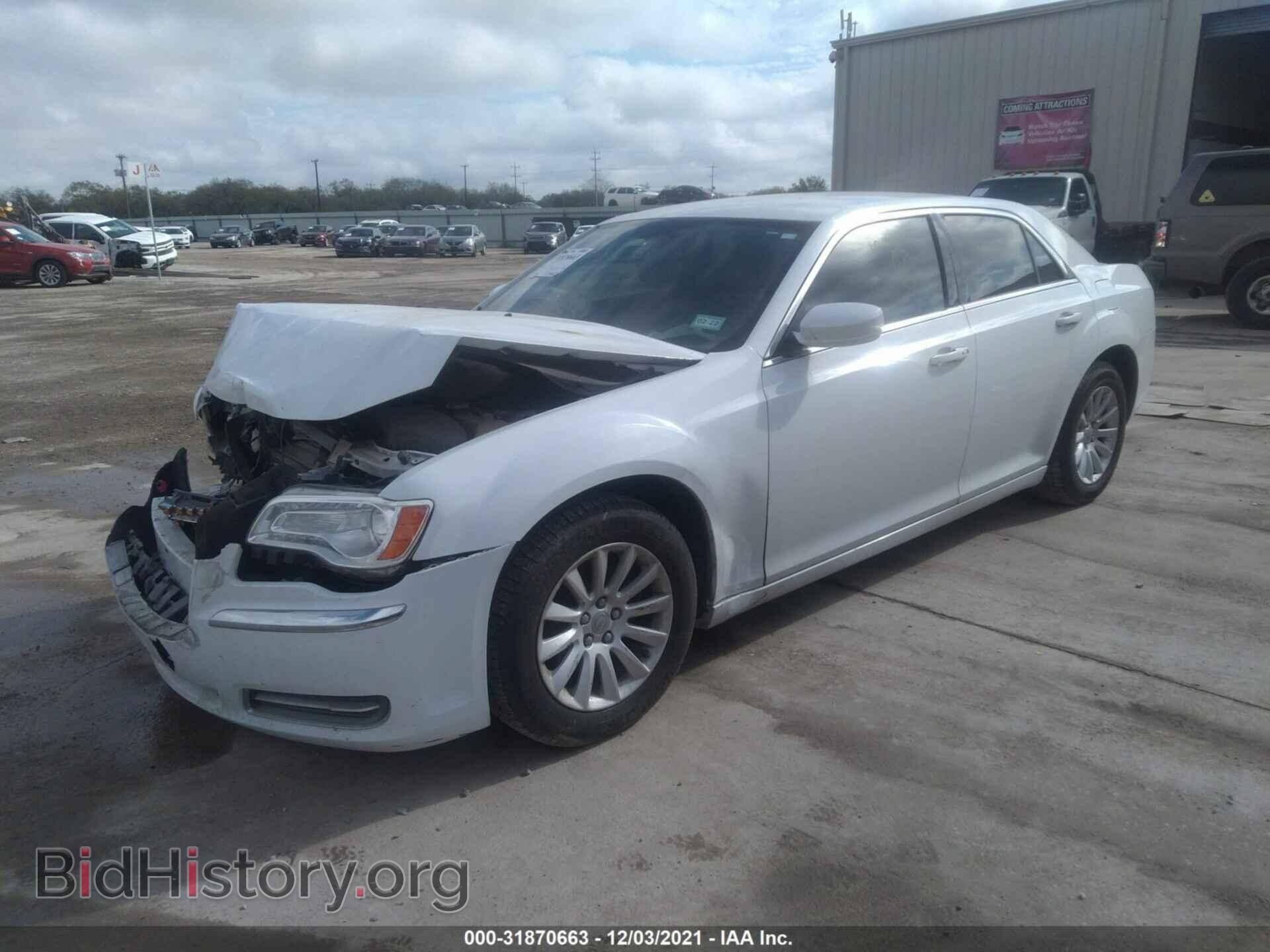 2012 CHRYSLER 300 - VIN: 2C3CCAAG1CH104894 - Фото 2