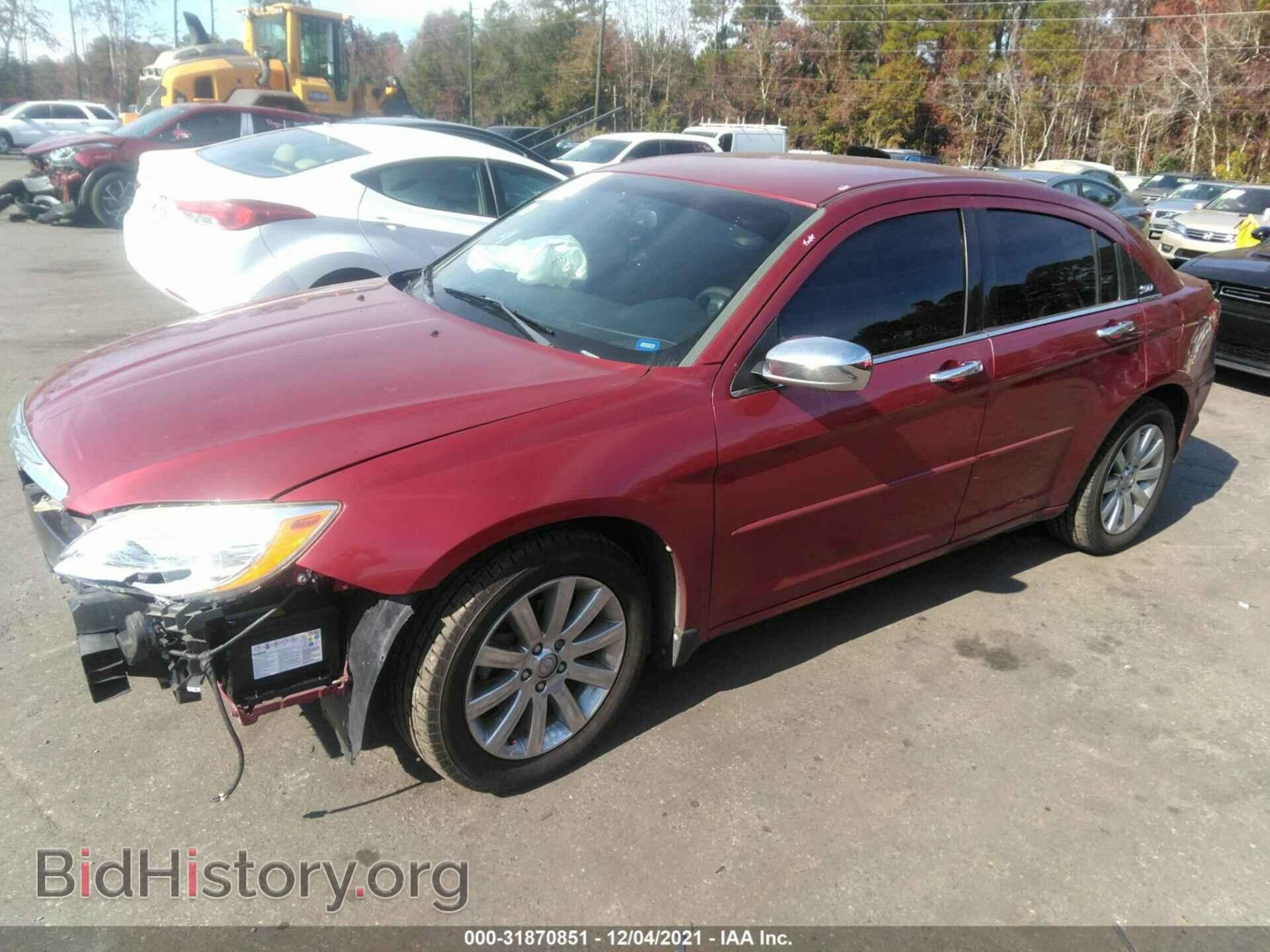2013 CHRYSLER 200 - VIN: 1C3CCBCG0DN607733 - Фото 2