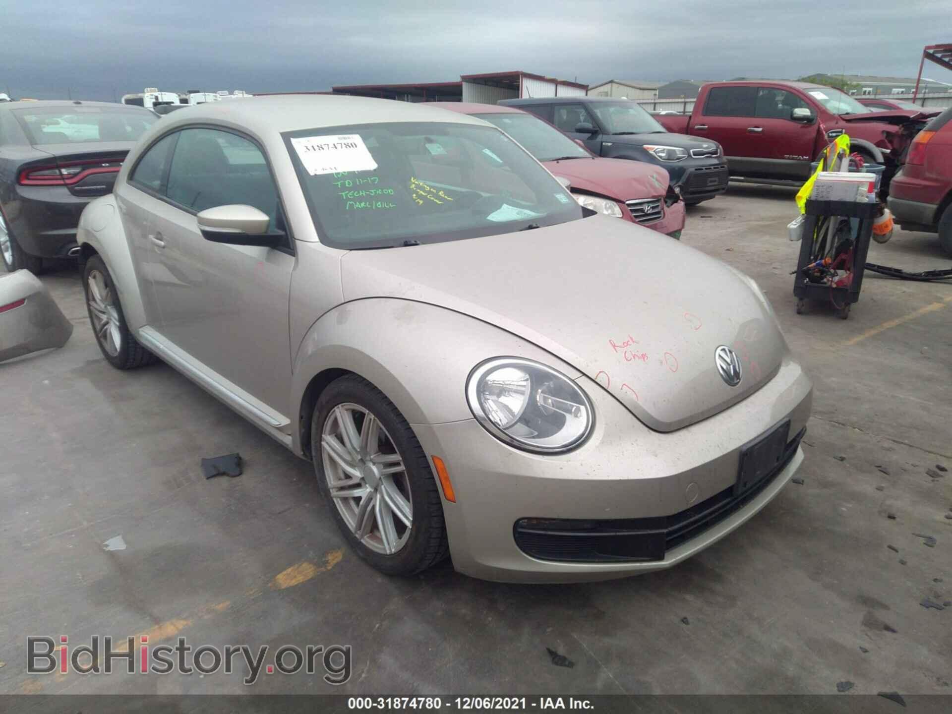 Photo 3VWJP7AT2CM663831 - VOLKSWAGEN BEETLE 2012