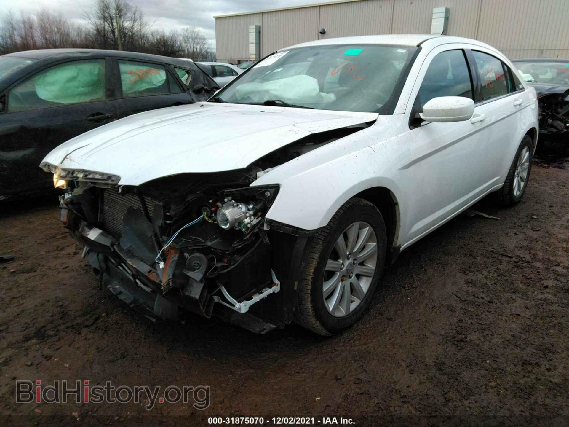 2013 CHRYSLER 200 - VIN: 1C3CCBAB4DN524488 - Фото 2
