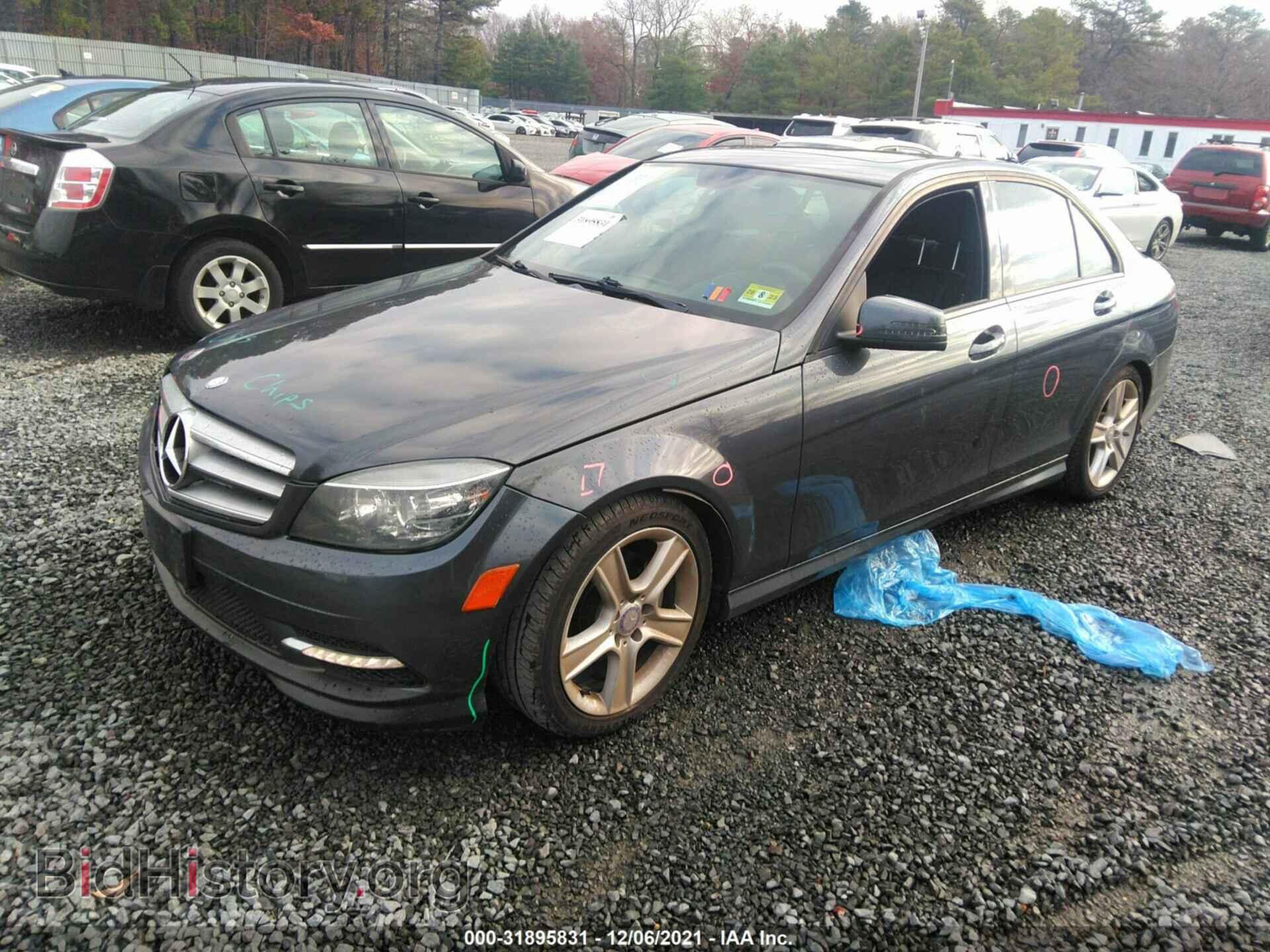 2011 MERCEDES-BENZ C-CLASS - VIN: WDDGF8BB3BR186261 - Фото 2