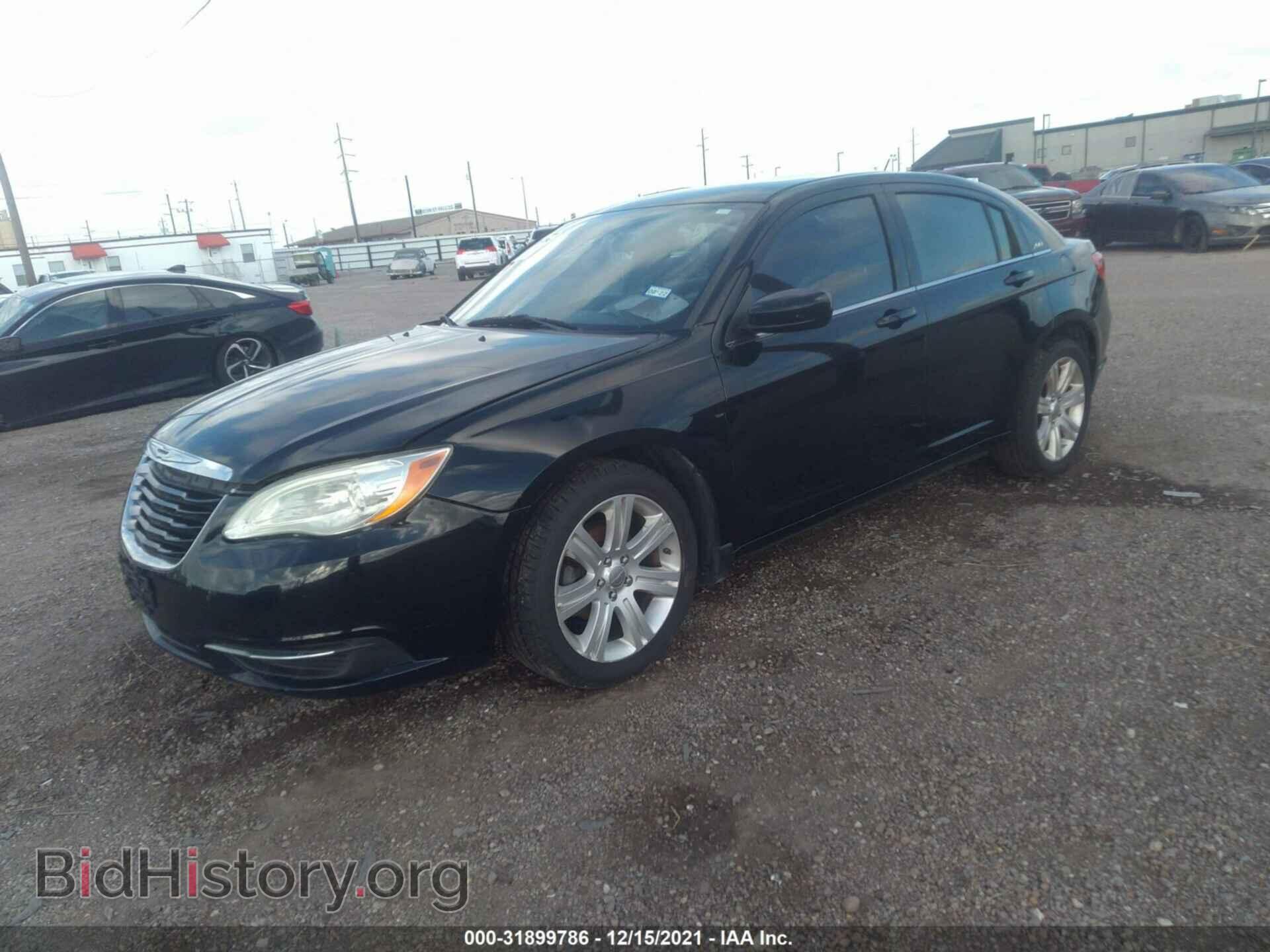 2013 CHRYSLER 200 - VIN: 1C3CCBAB7DN669895 - Фото 2