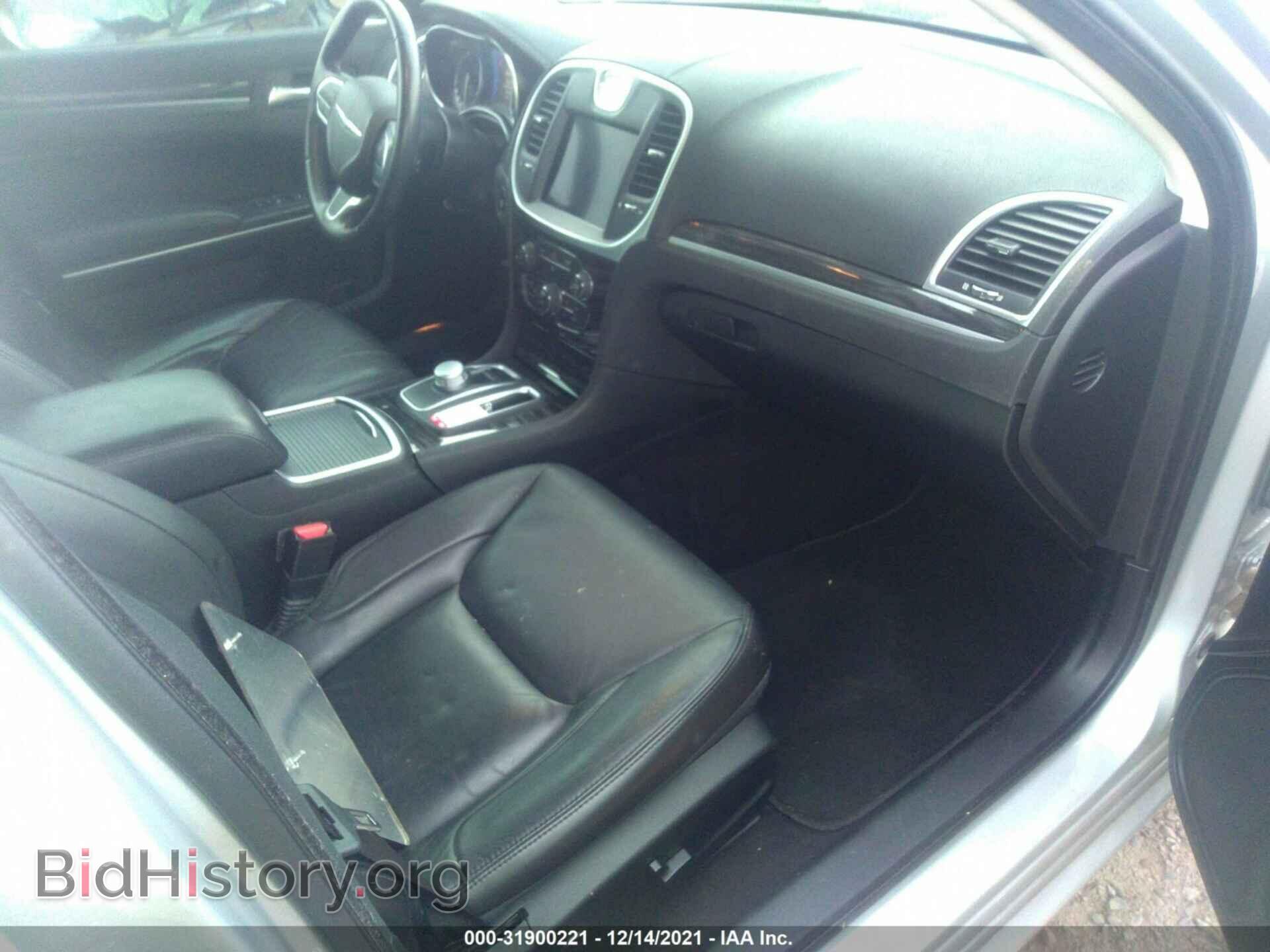 2019 CHRYSLER 300 - VIN: 2C3CCAAG6KH592769 - Фото 5