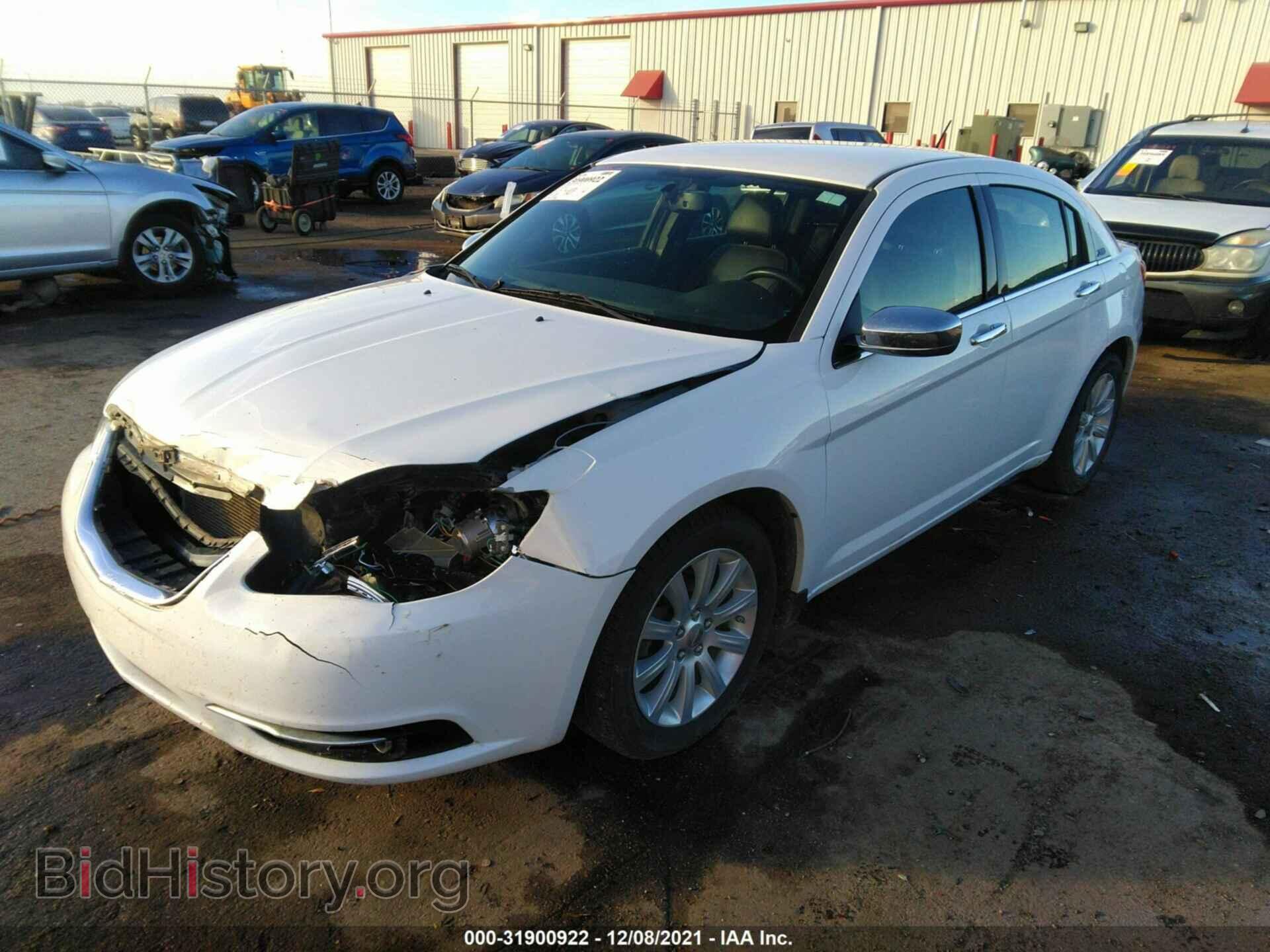 2013 CHRYSLER 200 - VIN: 1C3CCBCG0DN585779 - Фото 2