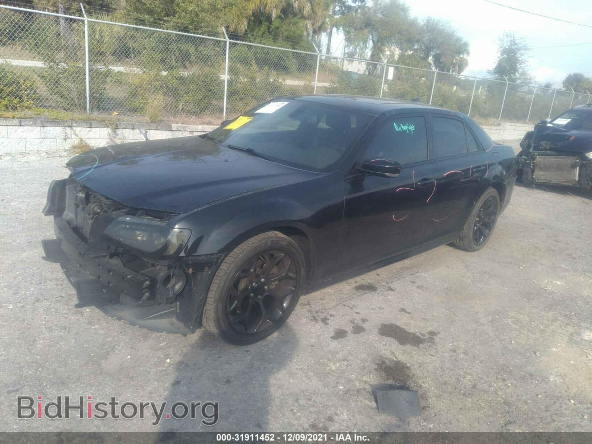 2017 CHRYSLER 300 - VIN: 2C3CCABG4HH580160 - Фото 2