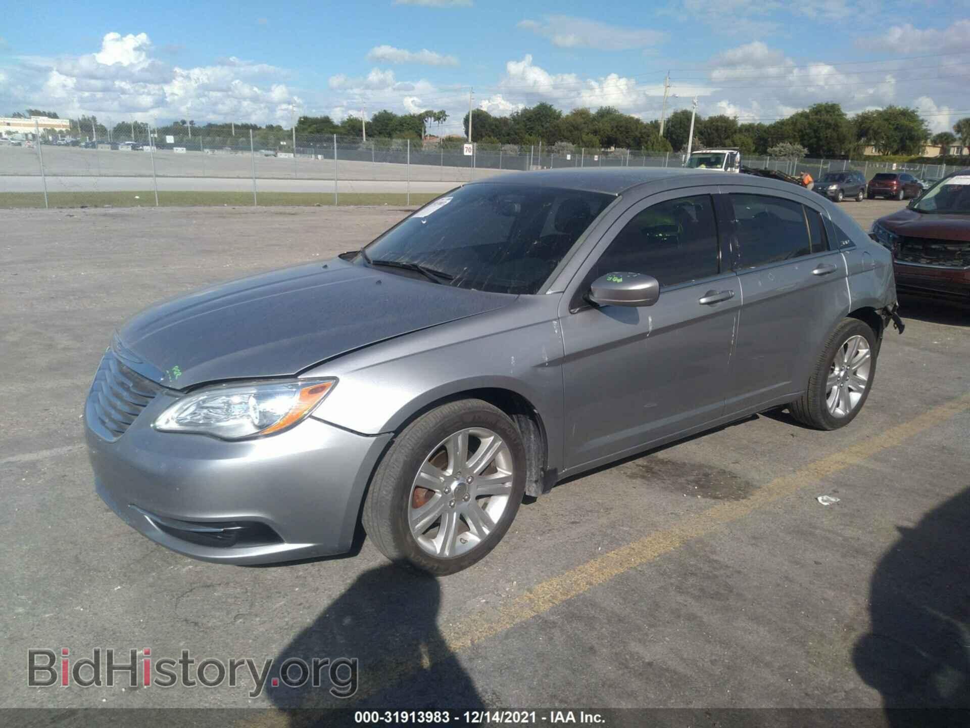 2013 CHRYSLER 200 - VIN: 1C3CCBBB8DN538800 - Фото 2