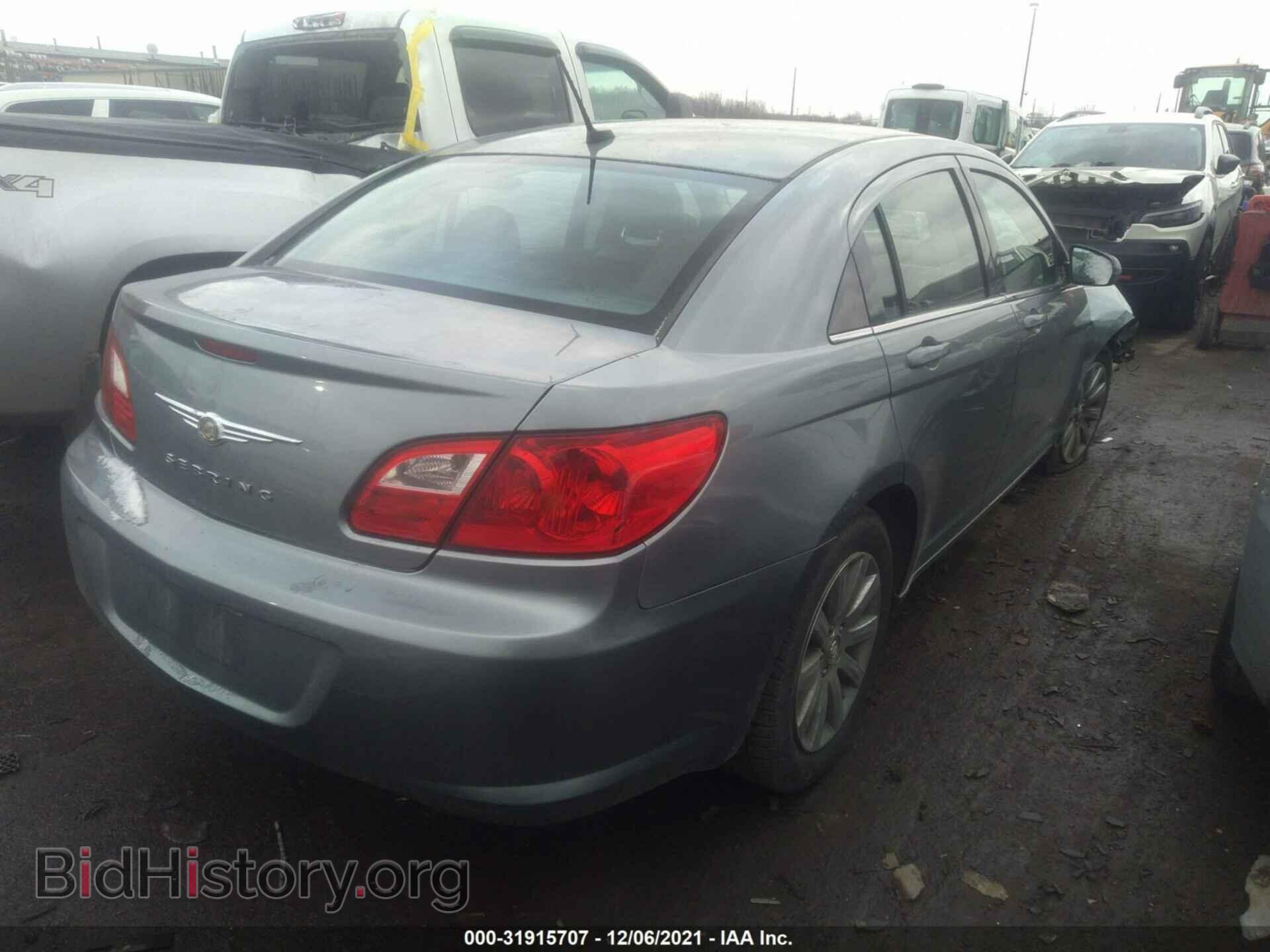 2010 CHRYSLER SEBRING - VIN: 1C3CC5FB9AN208736 - Фото 4