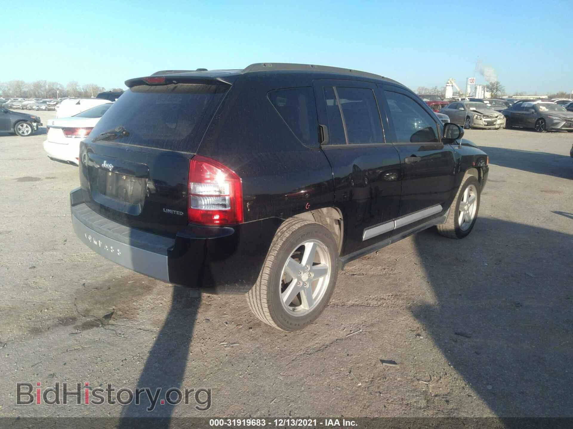 2007 JEEP COMPASS - VIN: 1J8FT57WX7D117105 - Фото 4