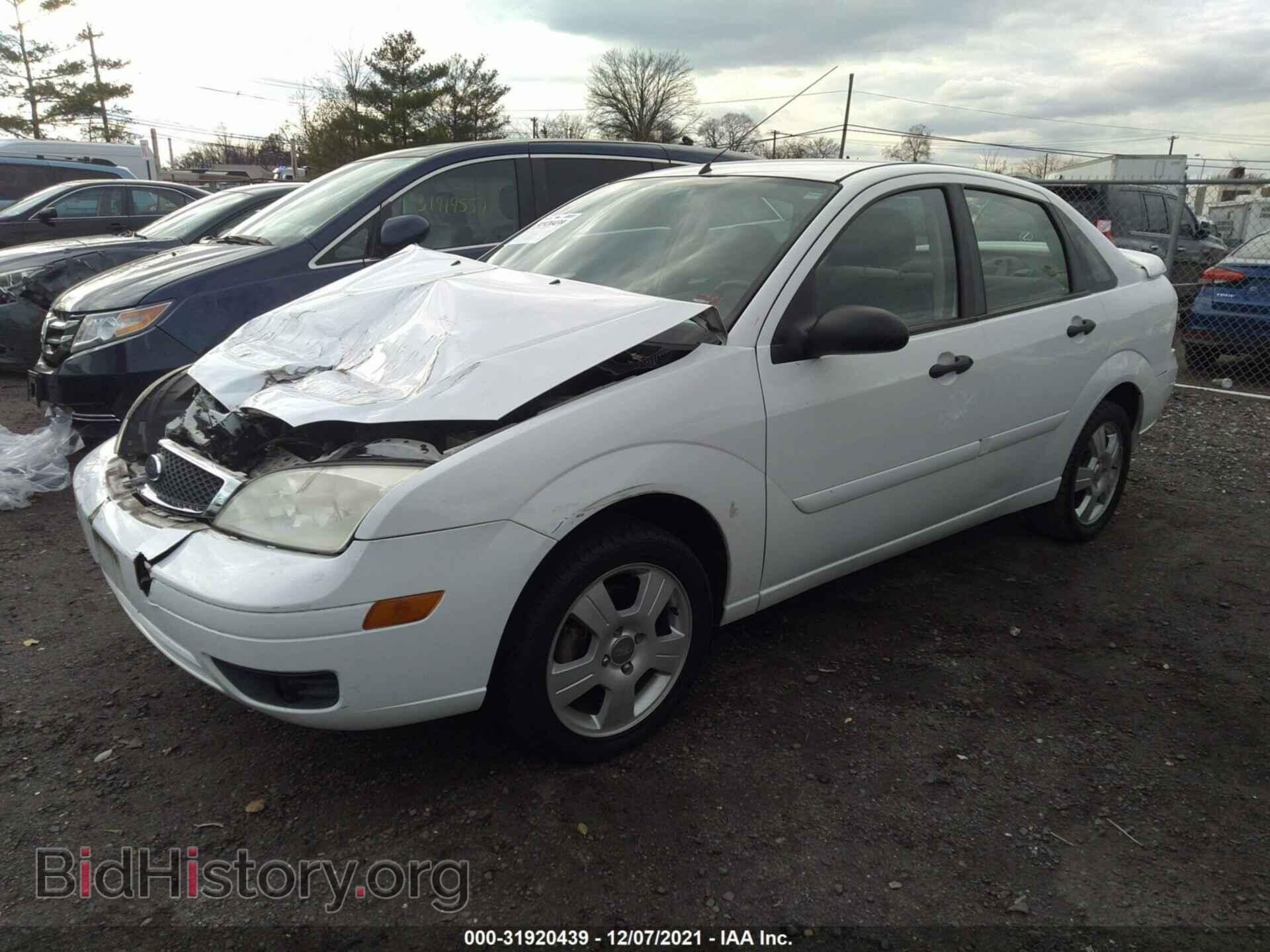 2007 FORD FOCUS - VIN: 1FAHP34N77W211747 - Photo 2