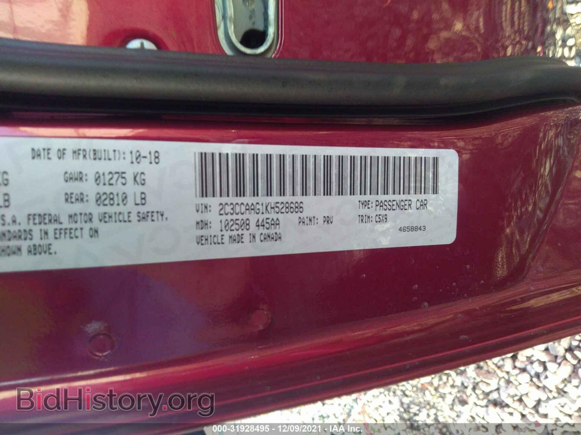 2019 CHRYSLER 300 - VIN: 2C3CCAAG1KH528686 - Фото 9