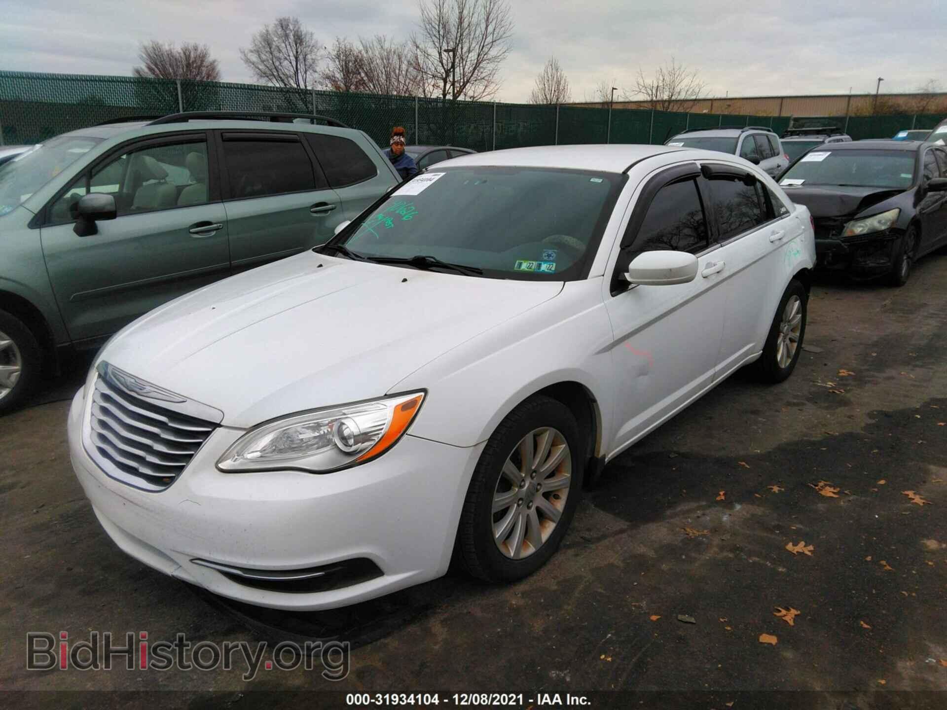 2013 CHRYSLER 200 - VIN: 1C3CCBBG1DN556311 - Фото 2
