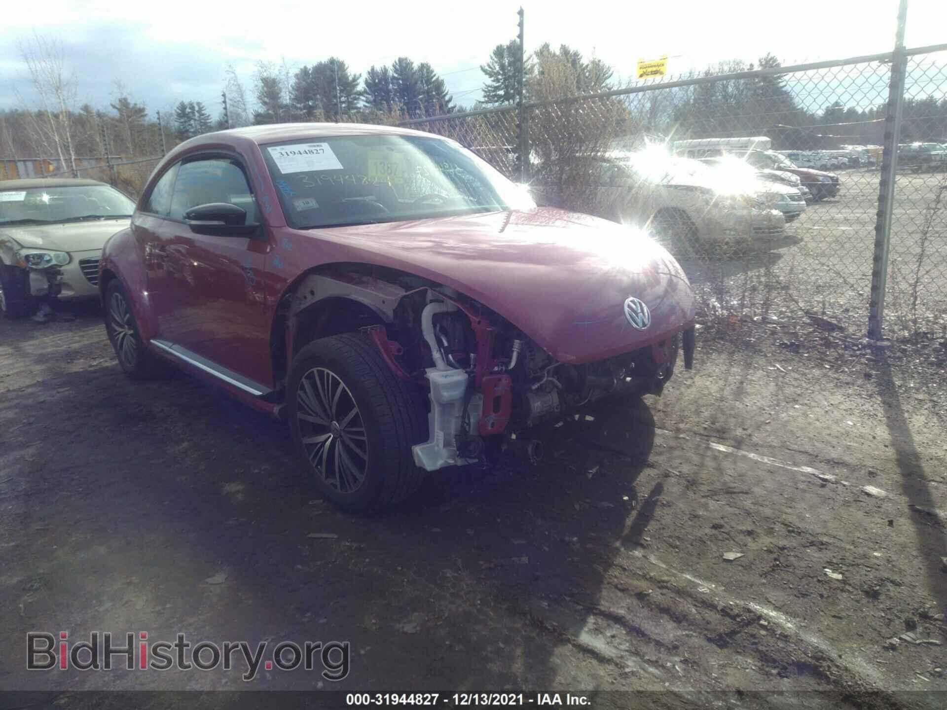 Photo 3VWF17AT4HM605749 - VOLKSWAGEN BEETLE 2017