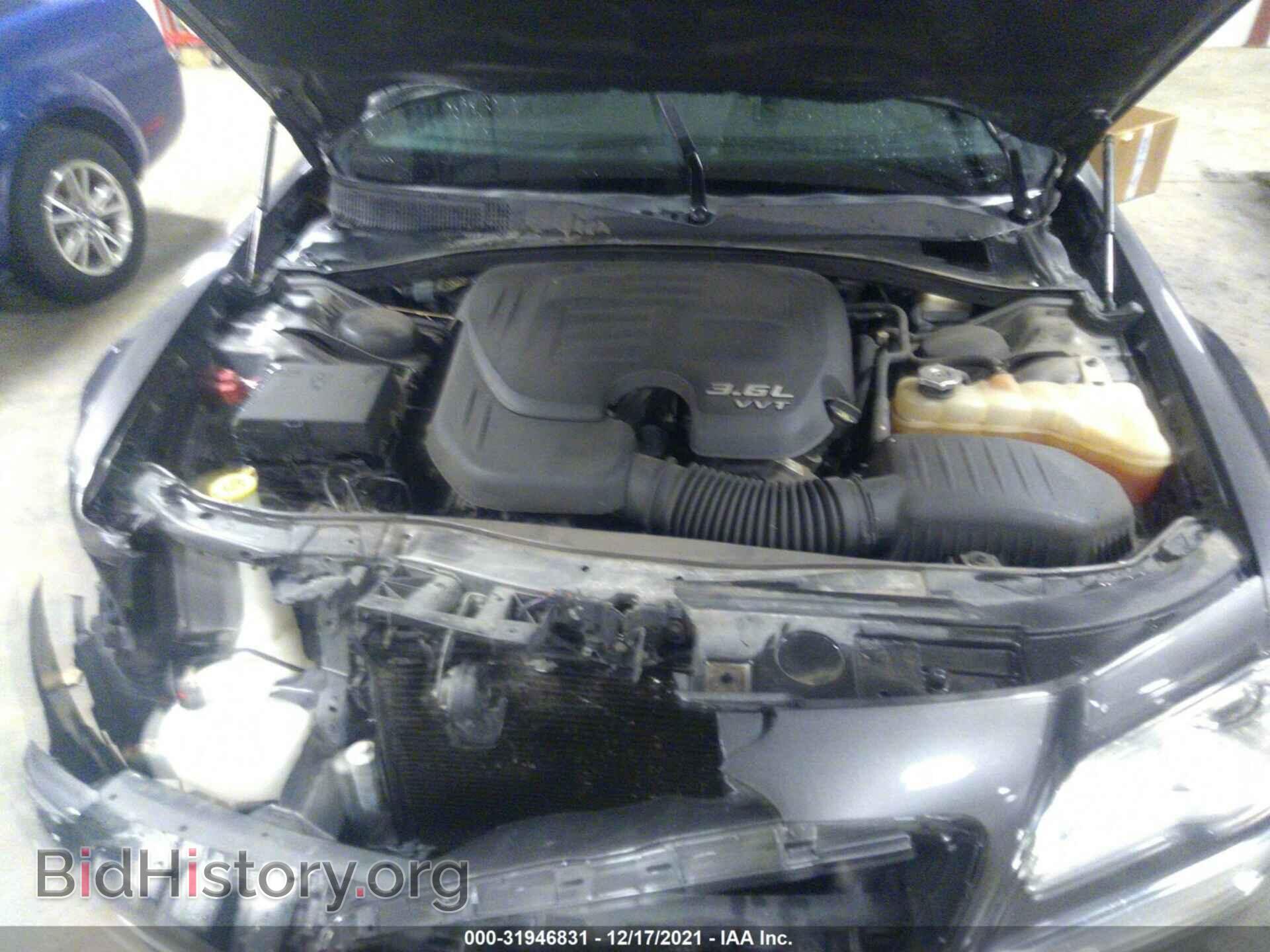 2014 CHRYSLER 300 - VIN: 2C3CCARG6EH193997 - Фото 10