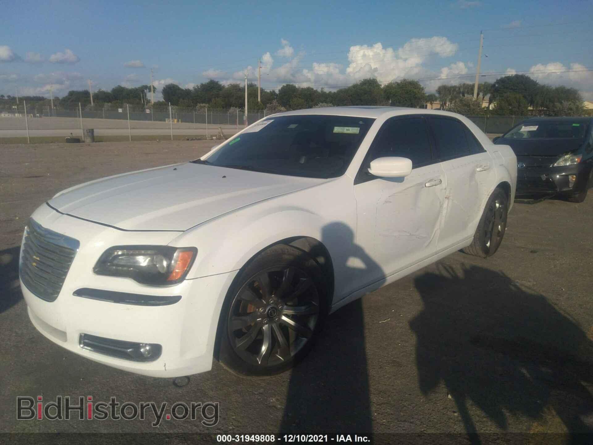 2014 CHRYSLER 300 - VIN: 2C3CCABG7EH355498 - Фото 2