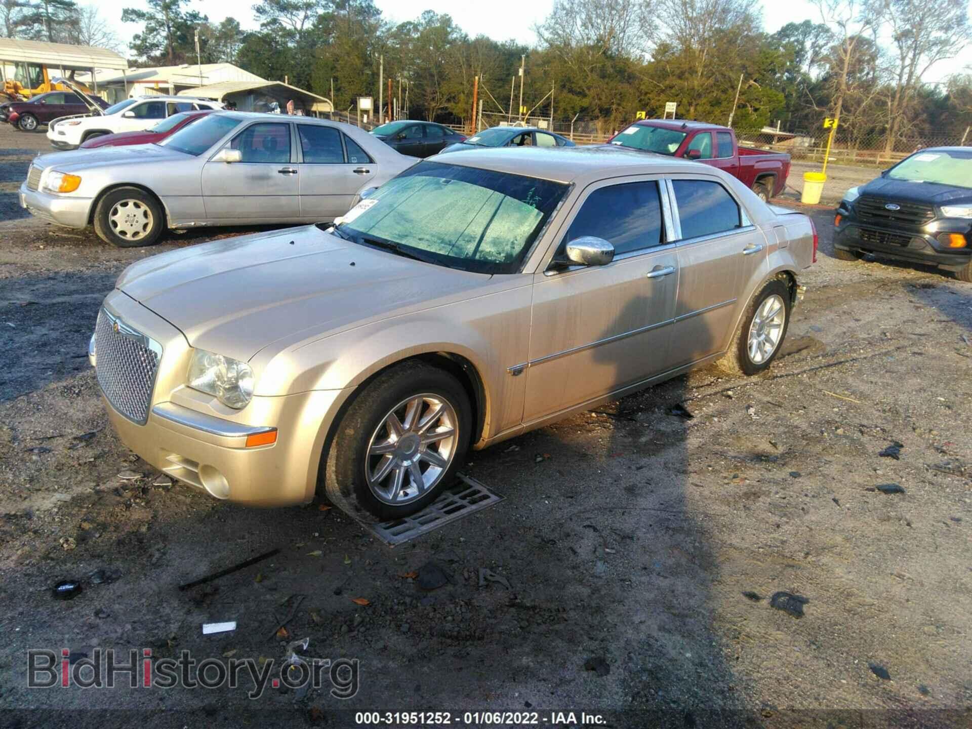 2006 CHRYSLER 300 - VIN: 2C3KA63H36H516033 - Фото 2