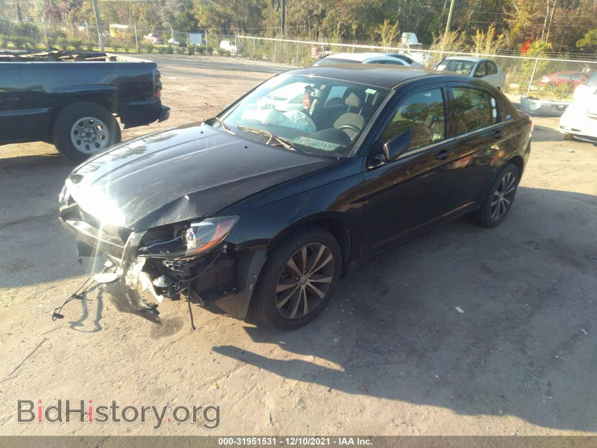2013 CHRYSLER 200 - VIN: 1C3CCBBB8DN768384 - Фото 2