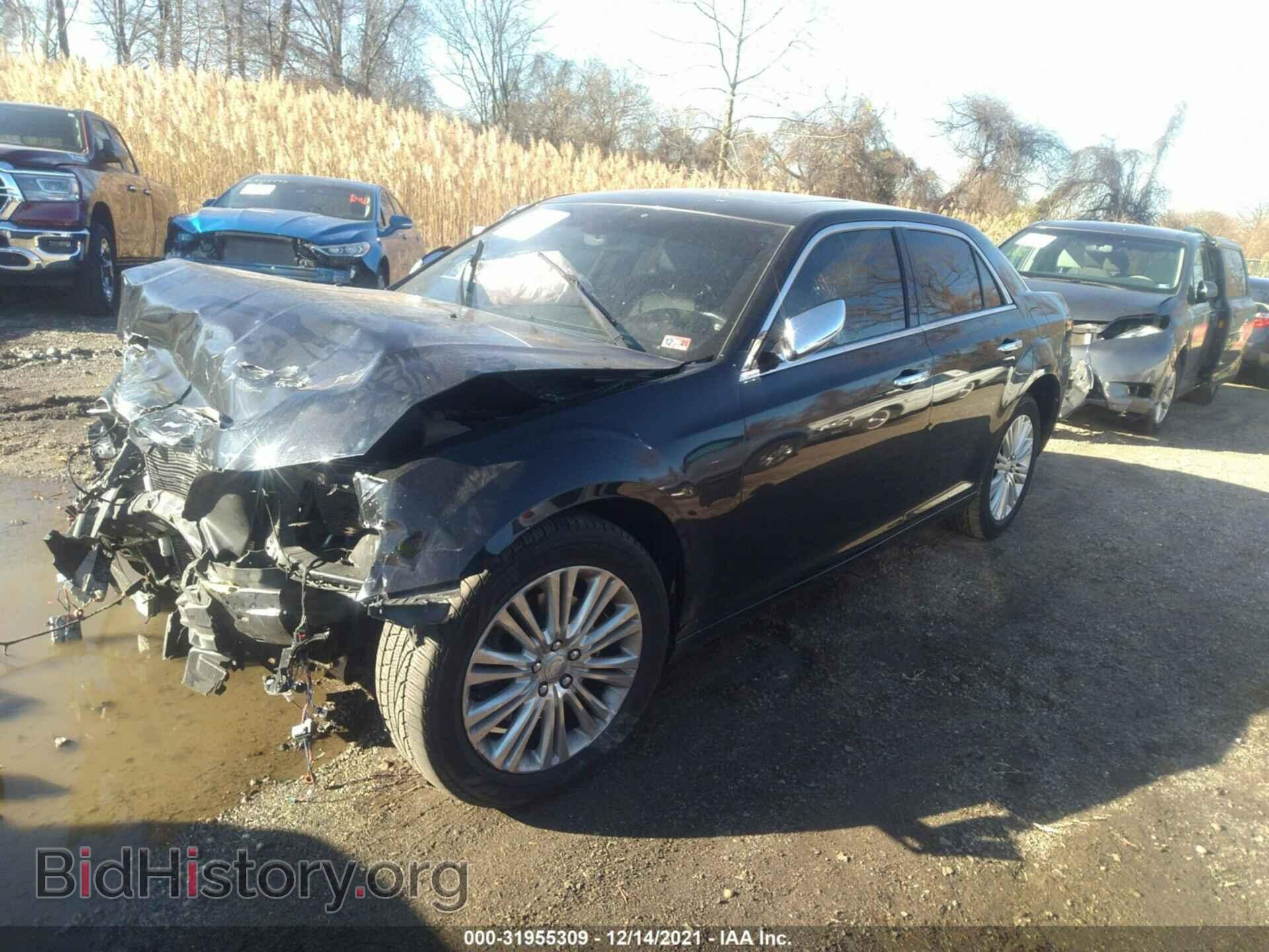 2013 CHRYSLER 300 - VIN: 2C3CCAKT2DH513810 - Фото 2