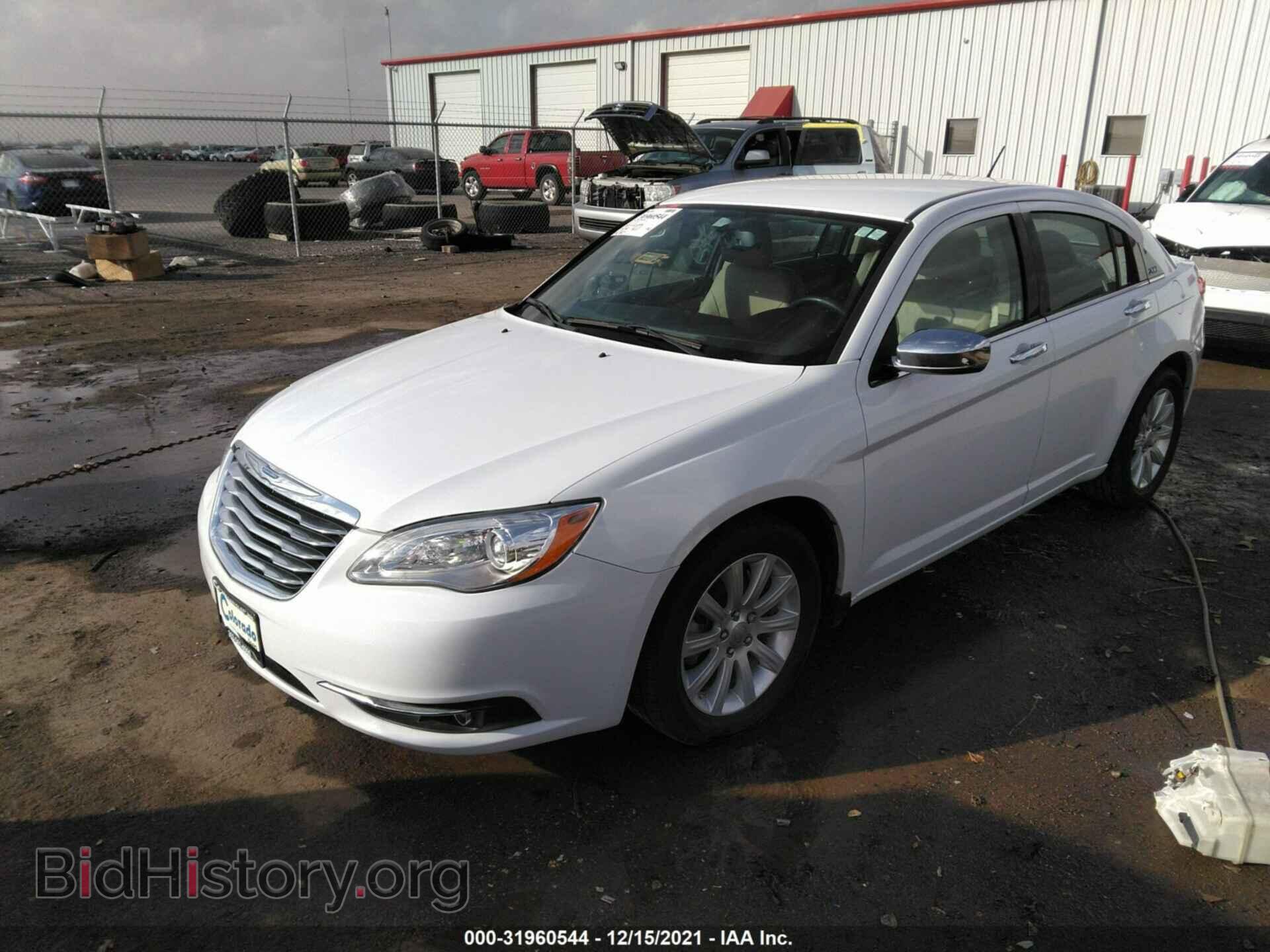 2013 CHRYSLER 200 - VIN: 1C3CCBCG9DN508263 - Фото 2