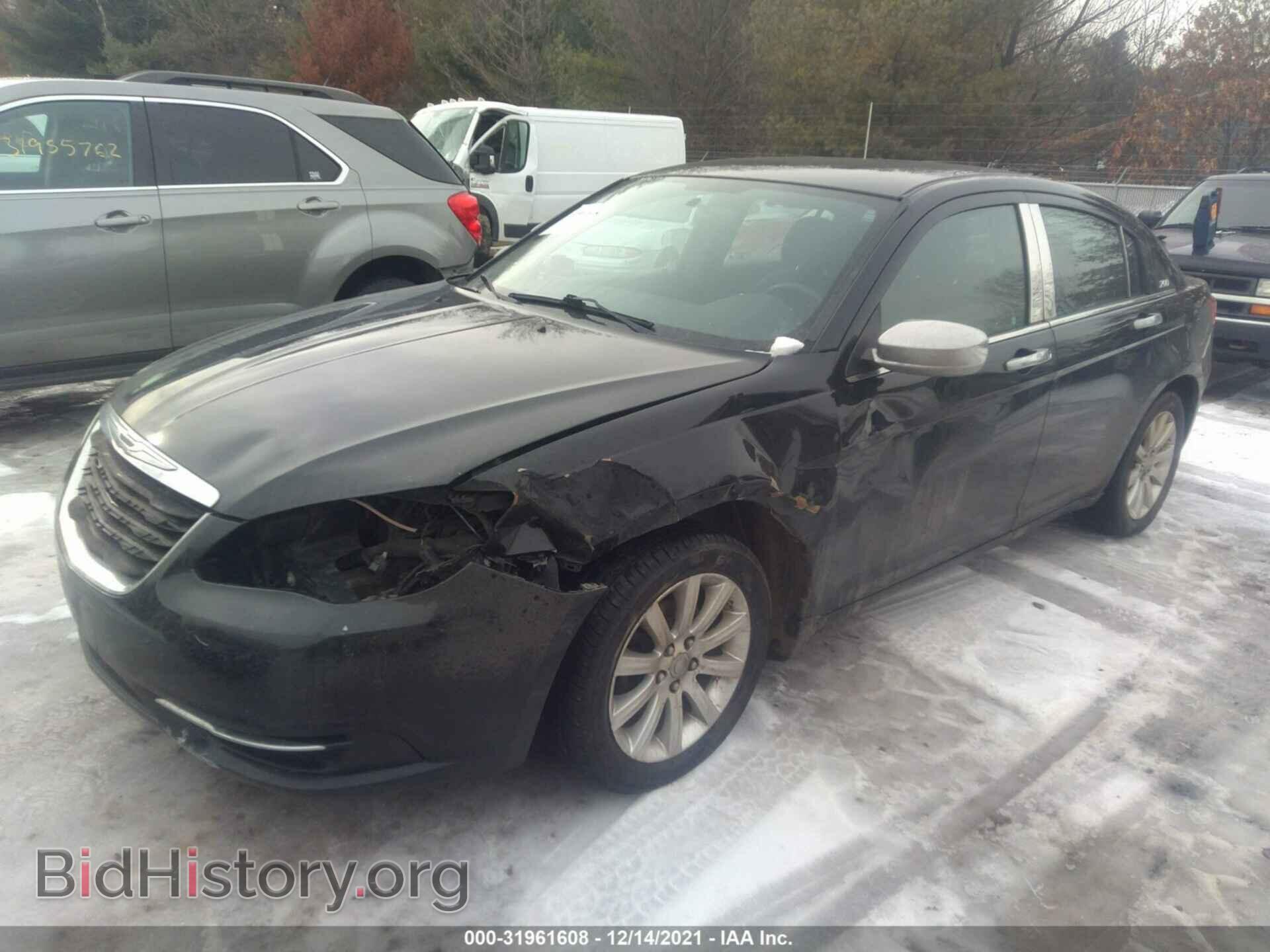 2011 CHRYSLER 200 - VIN: 1C3BC1FB2BN569974 - Фото 2