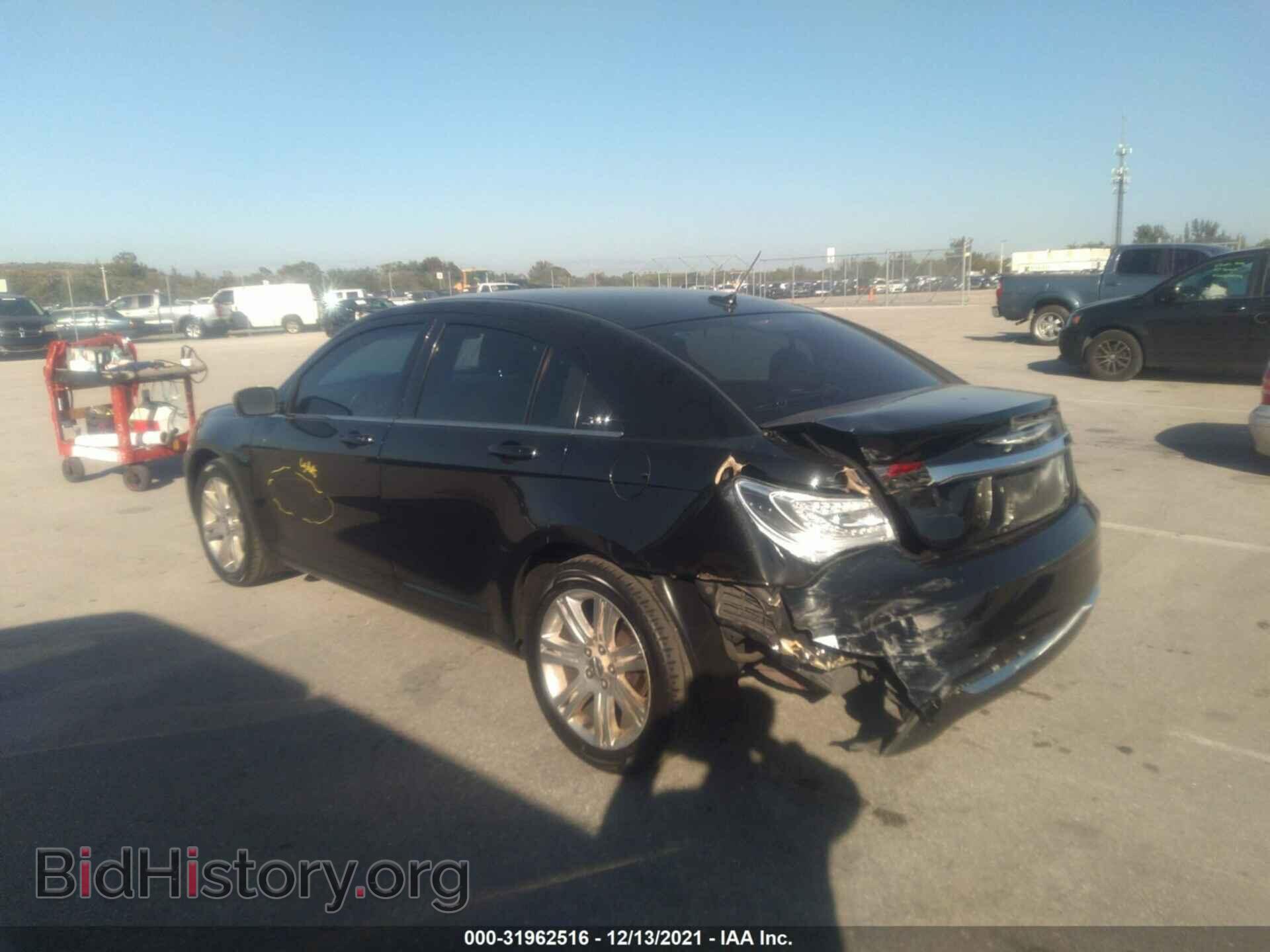 2013 CHRYSLER 200 - VIN: 1C3CCBAB0DN698302 - Фото 3