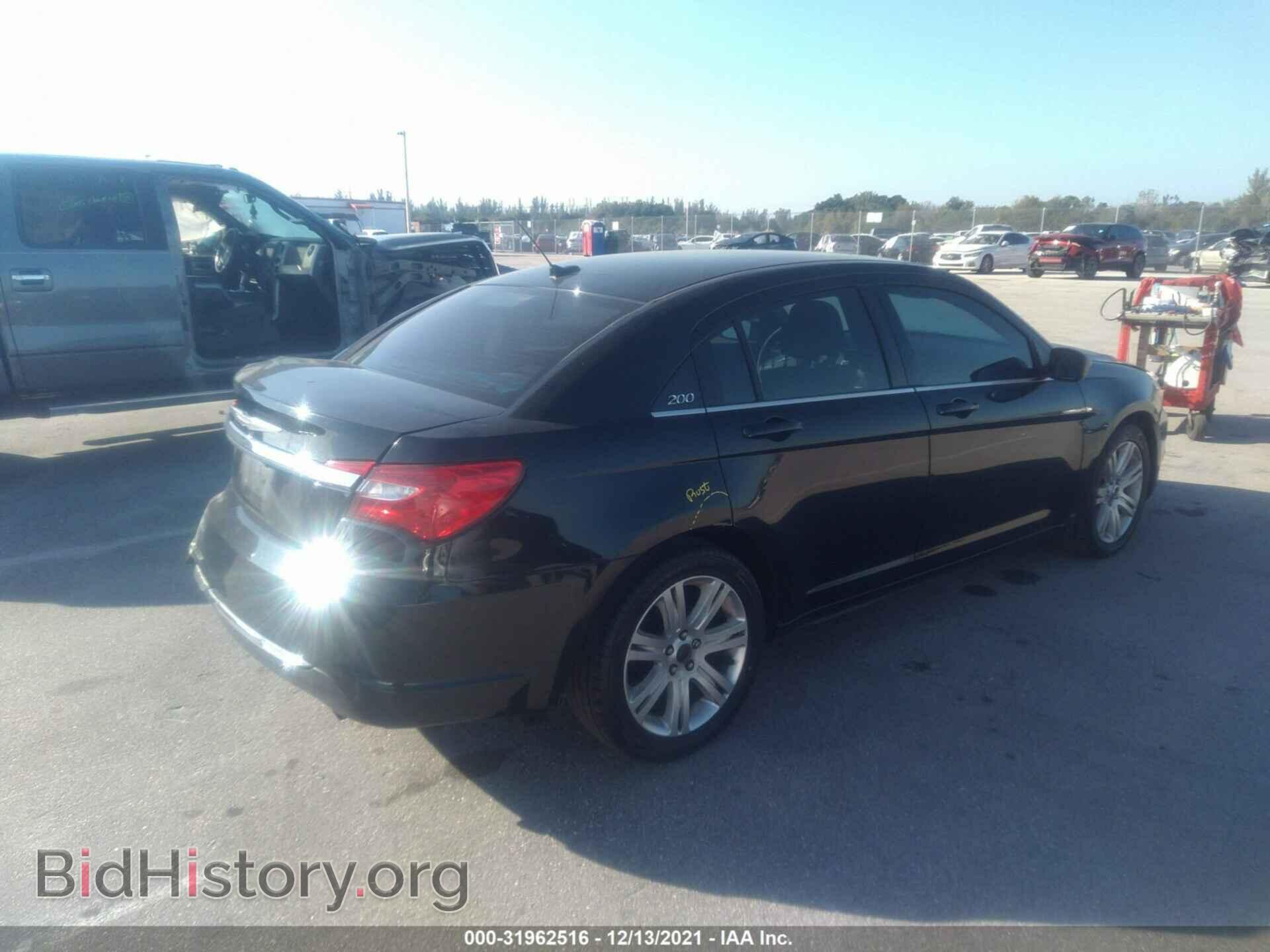 2013 CHRYSLER 200 - VIN: 1C3CCBAB0DN698302 - Фото 4