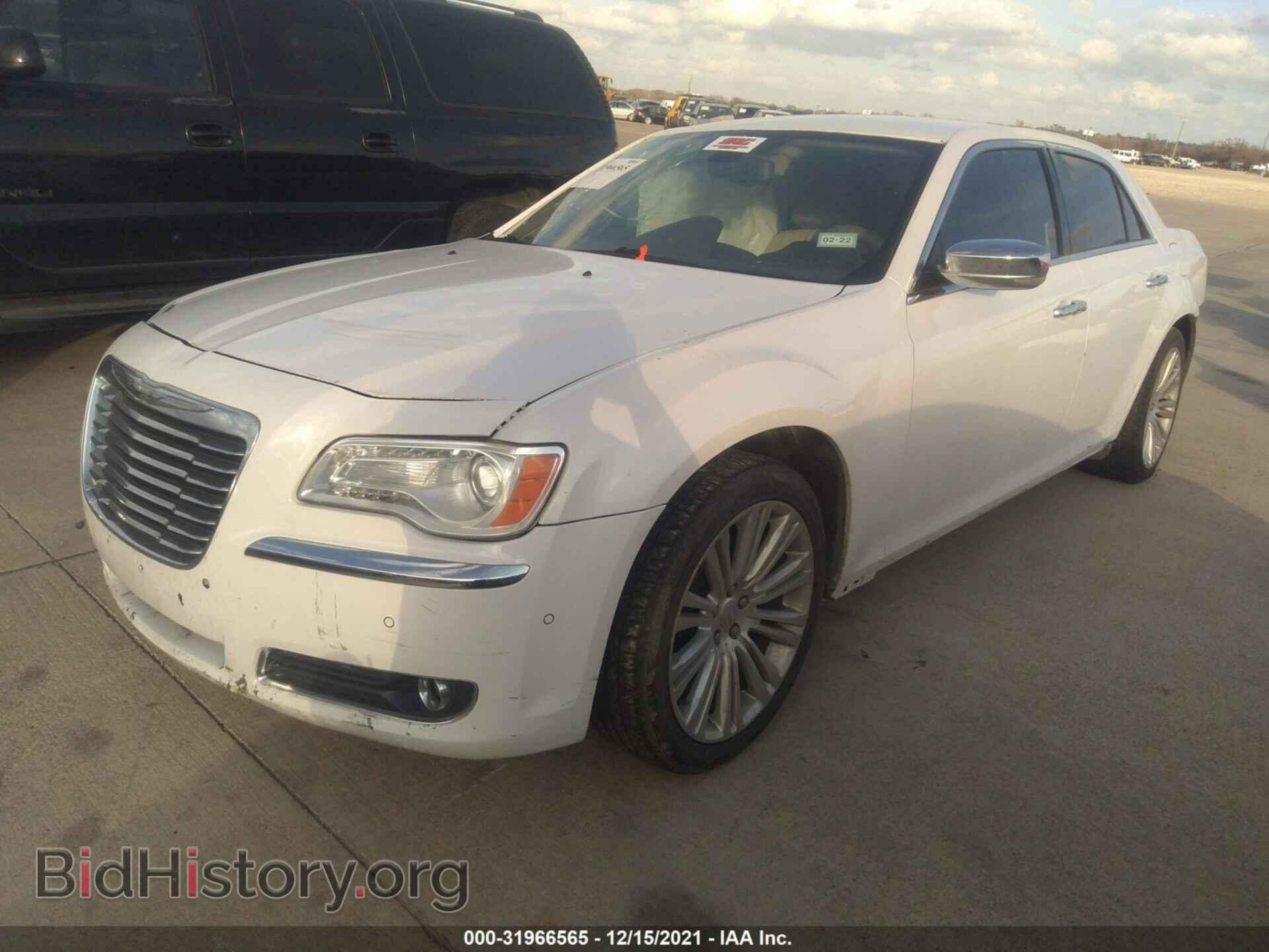 2011 CHRYSLER 300 - VIN: 2C3CA5CG8BH529098 - Фото 2