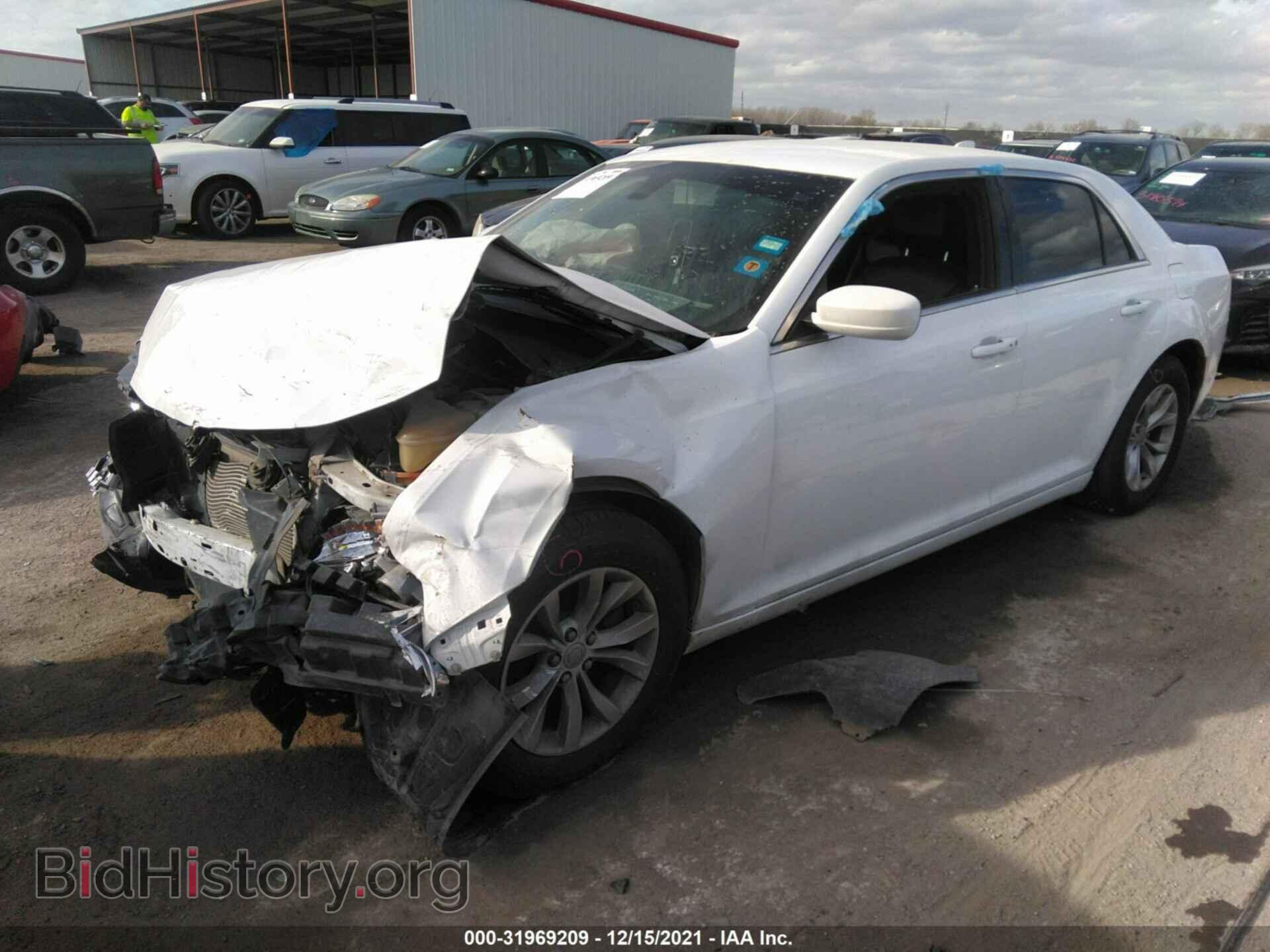 2015 CHRYSLER 300 - VIN: 2C3CCAAG2FH814097 - Фото 2