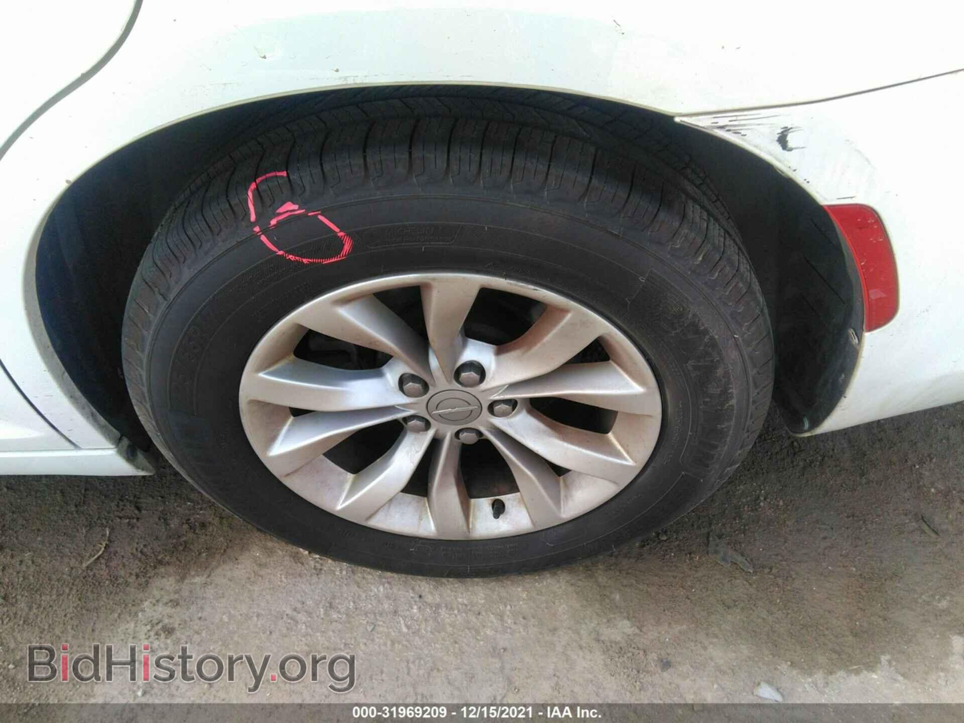 2015 CHRYSLER 300 - VIN: 2C3CCAAG2FH814097 - Фото 12