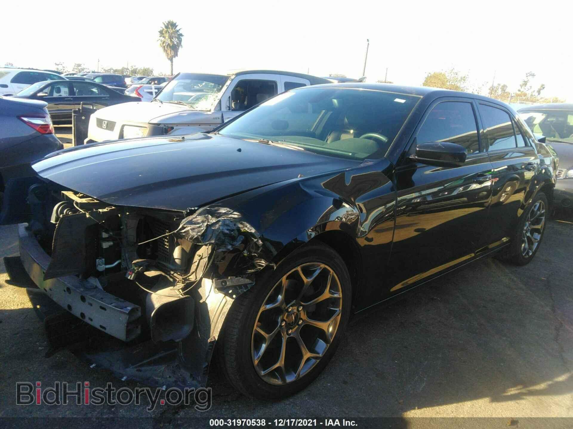 2016 CHRYSLER 300 - VIN: 2C3CCABG2GH329071 - Фото 2