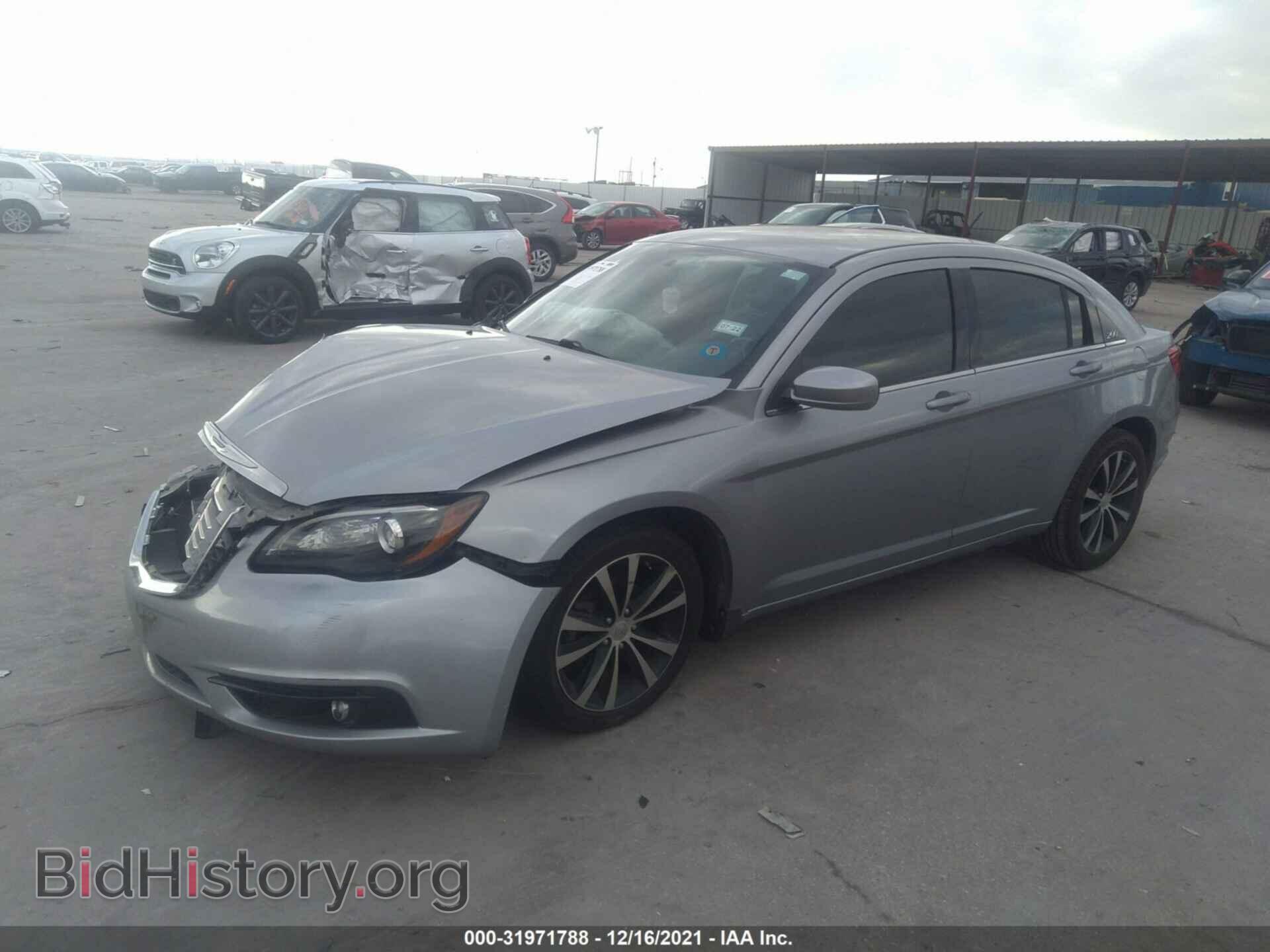 2013 CHRYSLER 200 - VIN: 1C3CCBCG4DN522006 - Фото 2