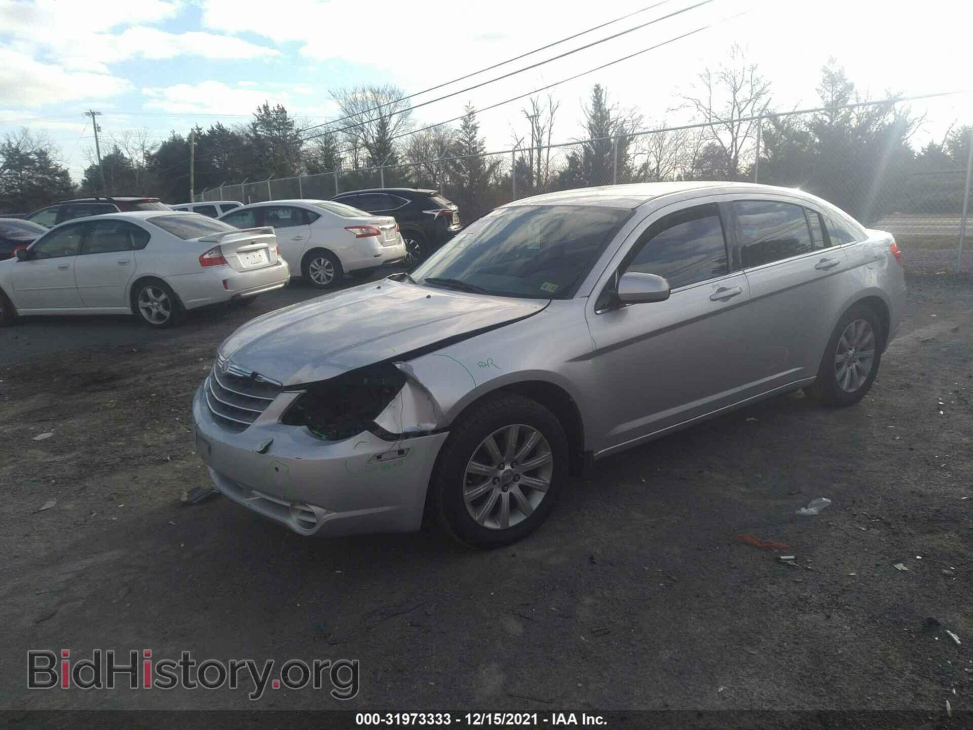 2010 CHRYSLER SEBRING - VIN: 1C3CC5FB4AN103196 - Фото 2