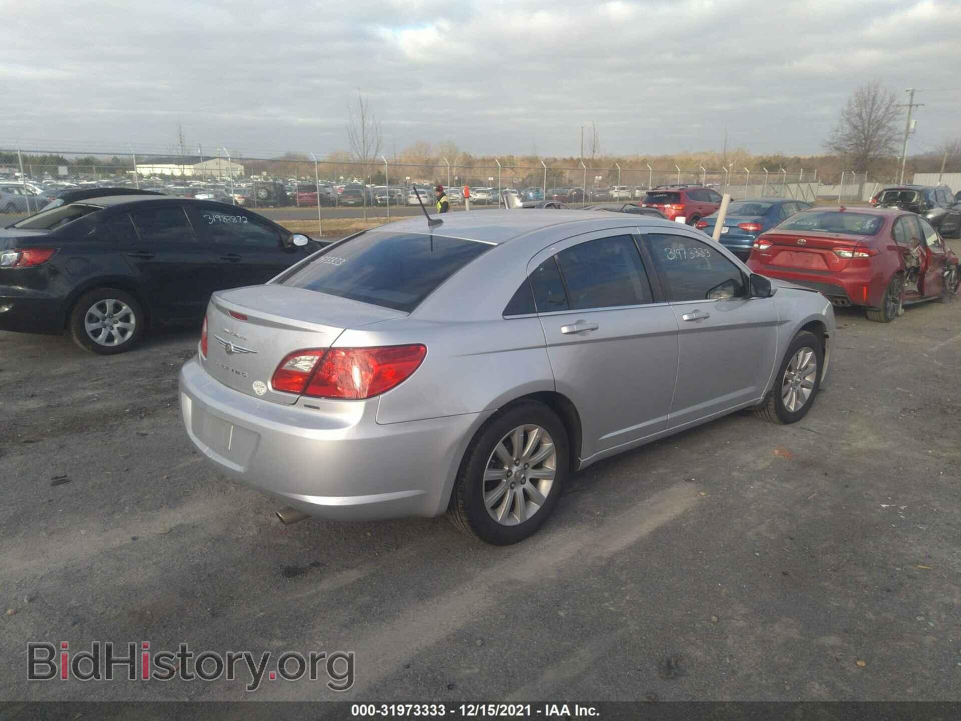 2010 CHRYSLER SEBRING - VIN: 1C3CC5FB4AN103196 - Фото 4