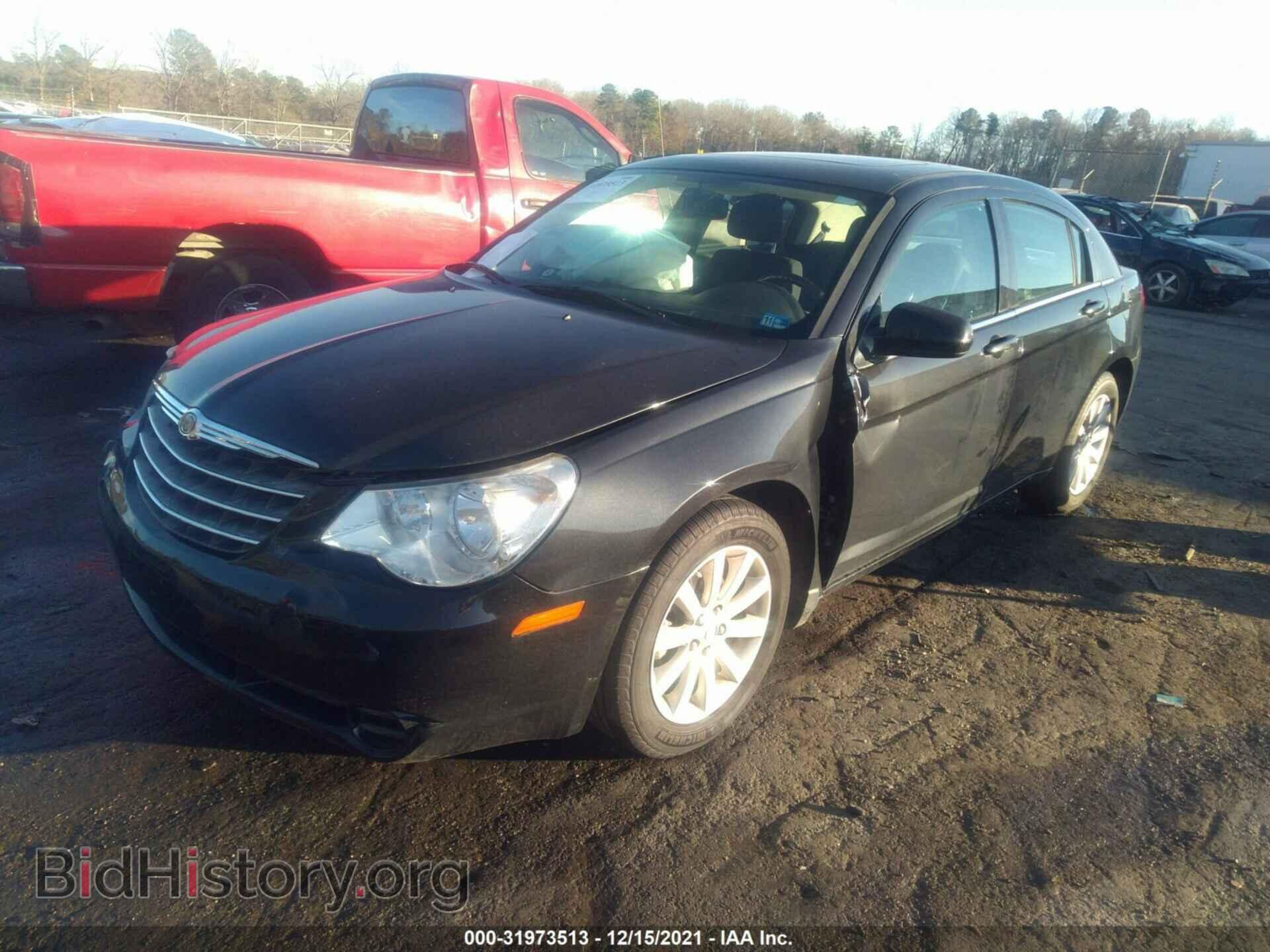 2010 CHRYSLER SEBRING - VIN: 1C3CC5FB2AN111328 - Фото 2