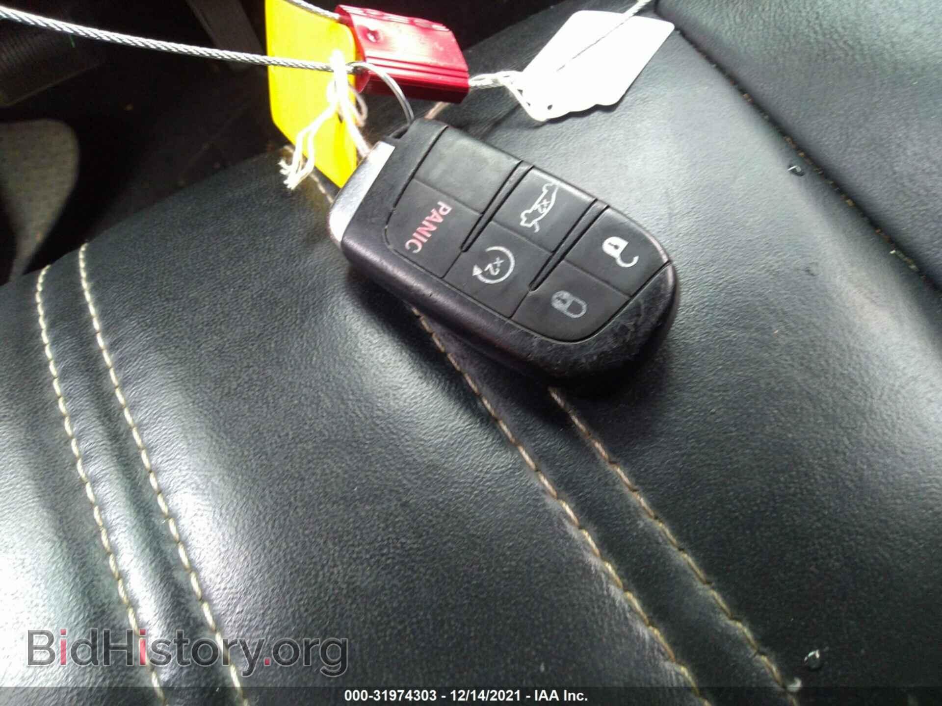 2016 CHRYSLER 300 - VIN: 2C3CCAGG4GH224931 - Фото 11