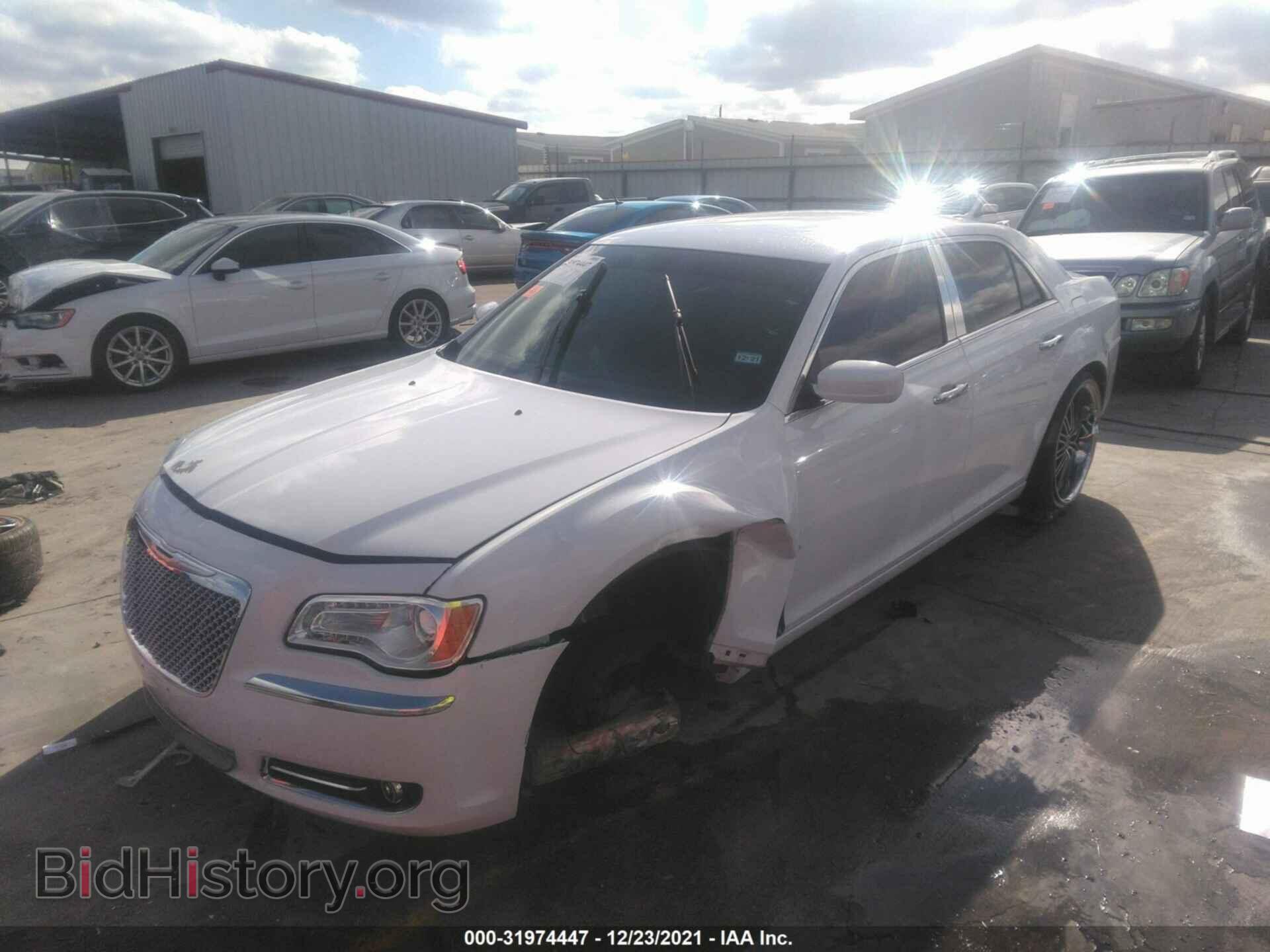 2013 CHRYSLER 300 - VIN: 2C3CCAAG0DH551752 - Фото 2