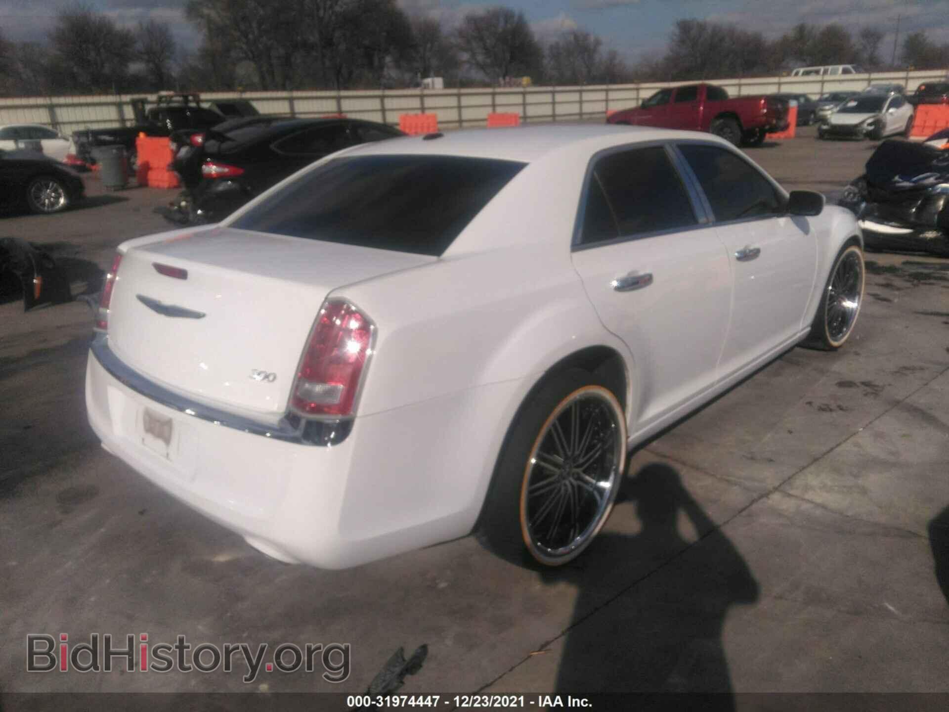 2013 CHRYSLER 300 - VIN: 2C3CCAAG0DH551752 - Фото 4