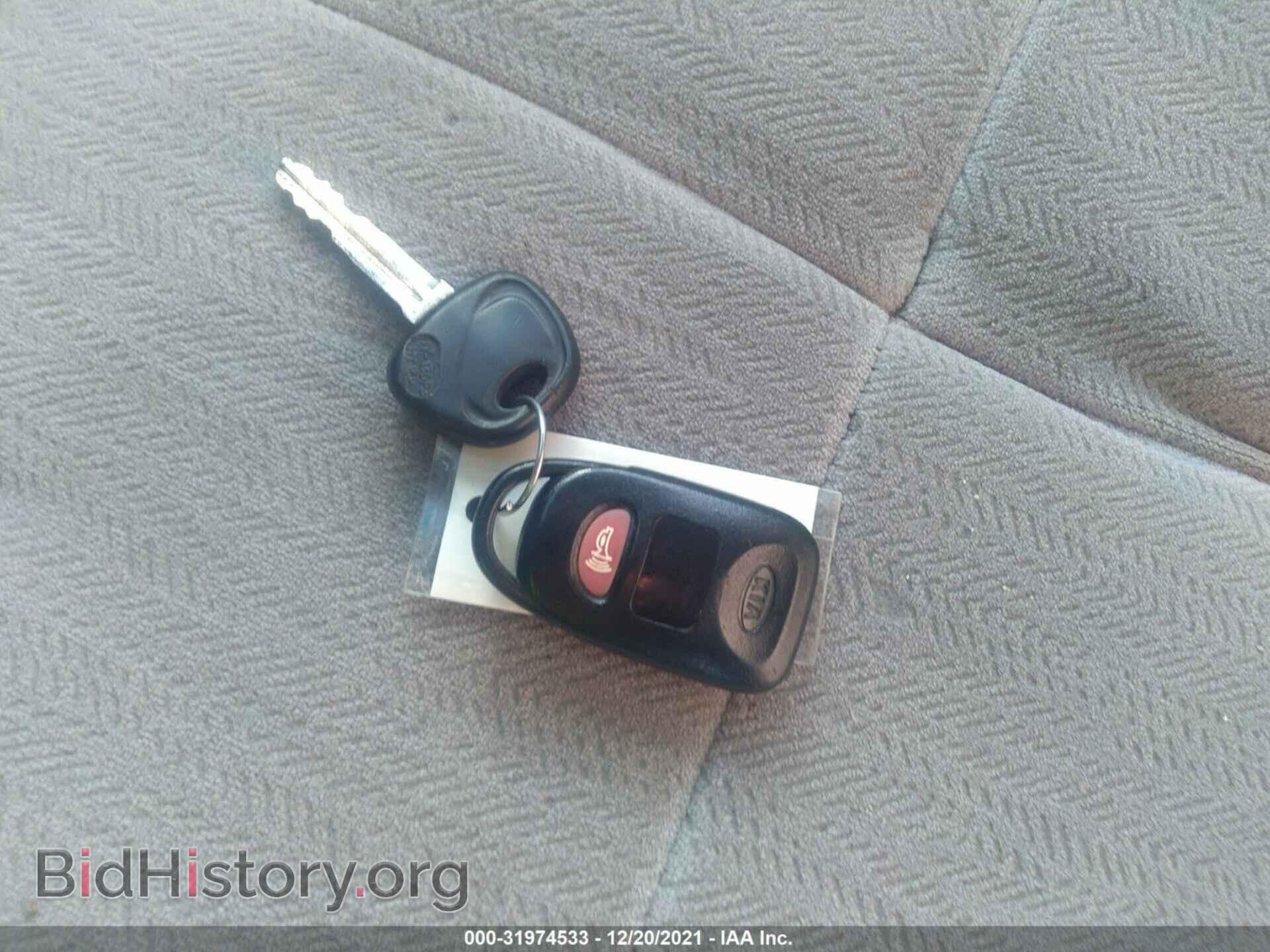 2009 KIA OPTIMA - VIN: KNAGE228295354789 - Фото 11