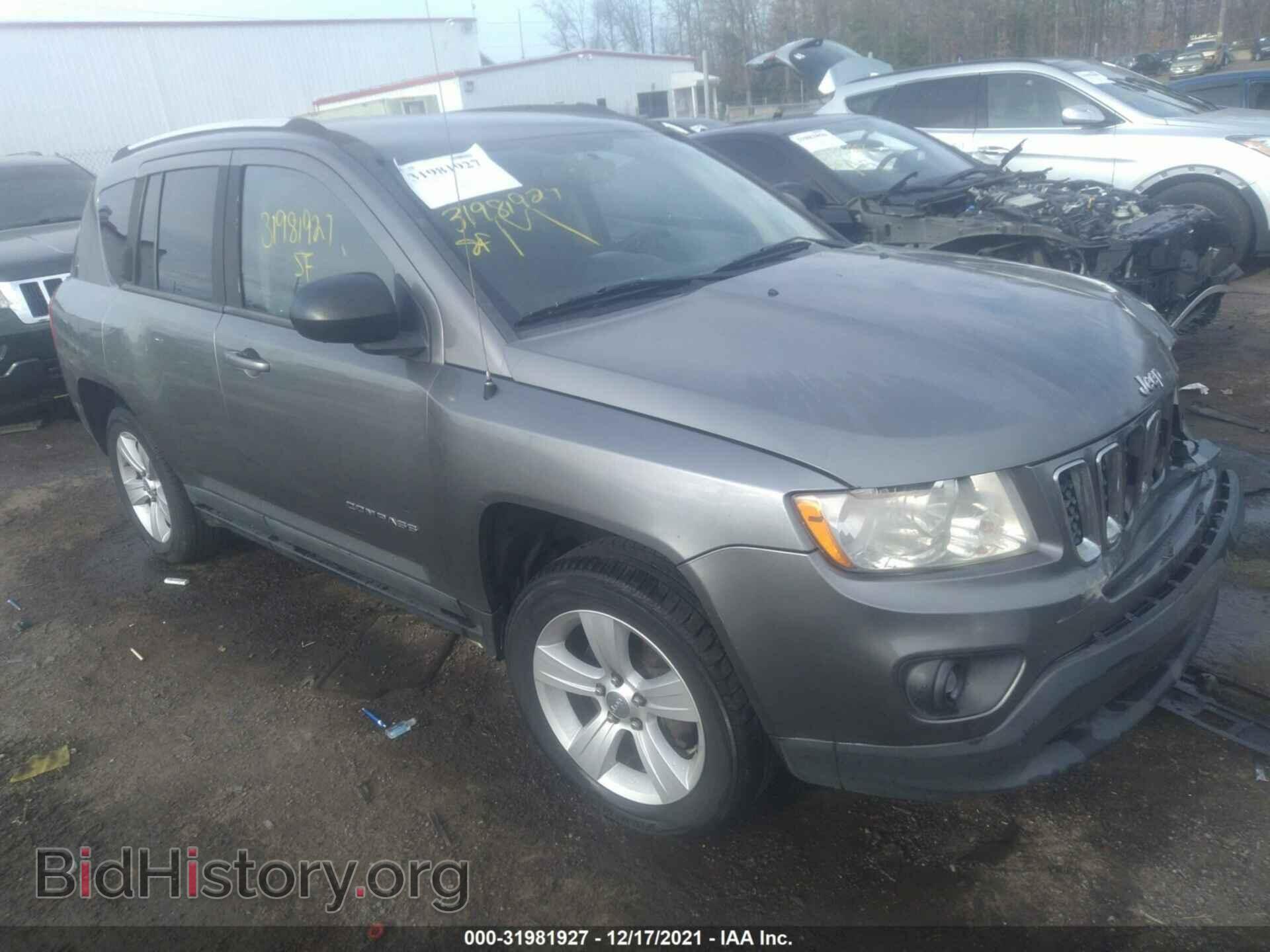 Photo 1J4NF1FB0BD244773 - JEEP COMPASS 2011