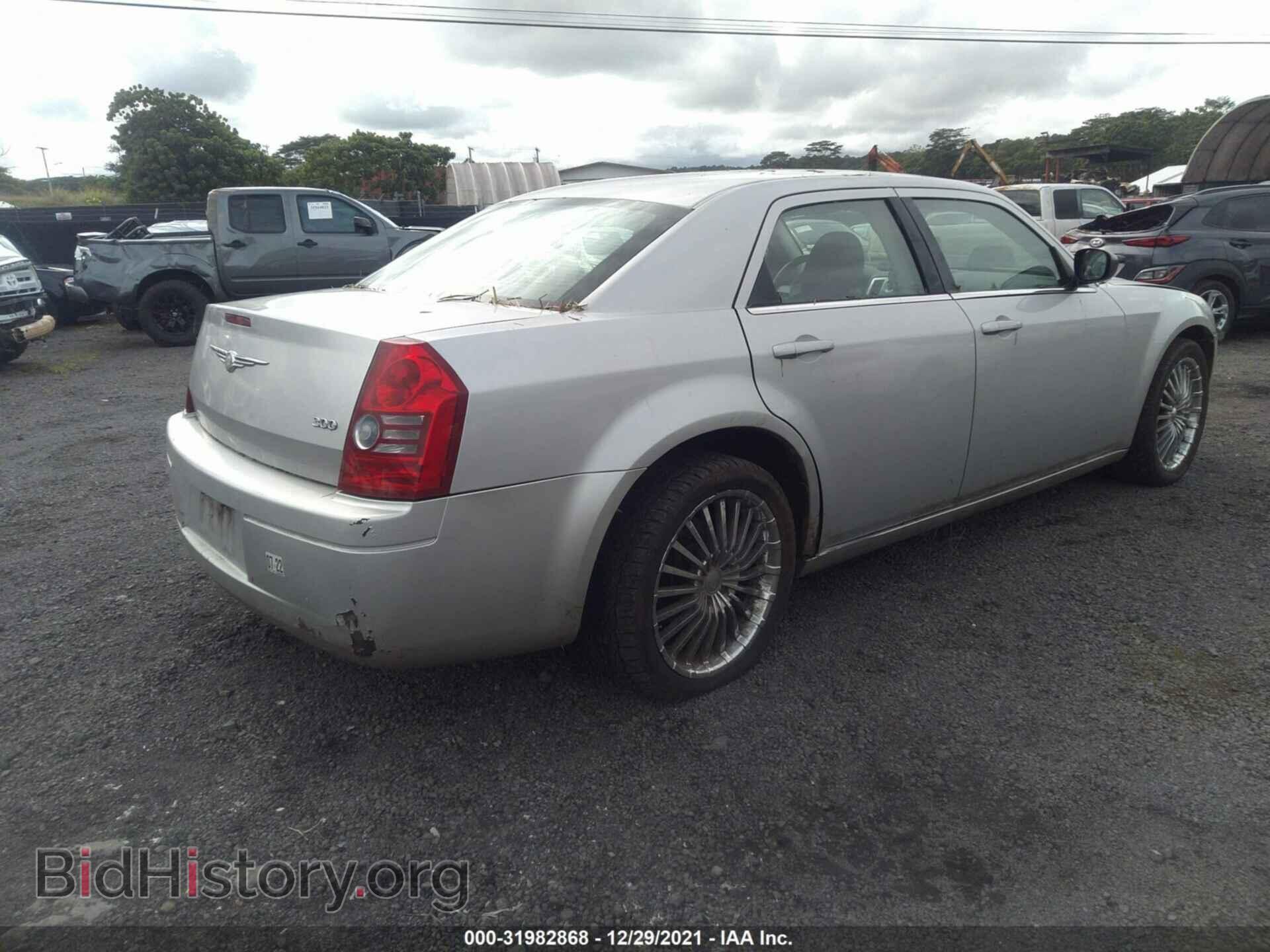 2009 CHRYSLER 300 - VIN: 2C3KA43D59H516637 - Фото 4