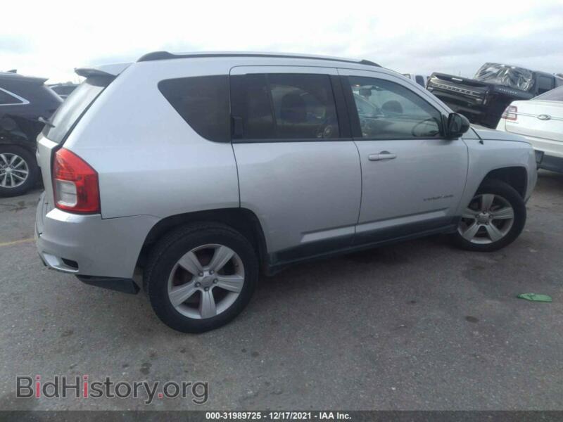 2011 Jeep COMPASS (VIN 1J4NT1FB8BD228149) — photo 4 of 11