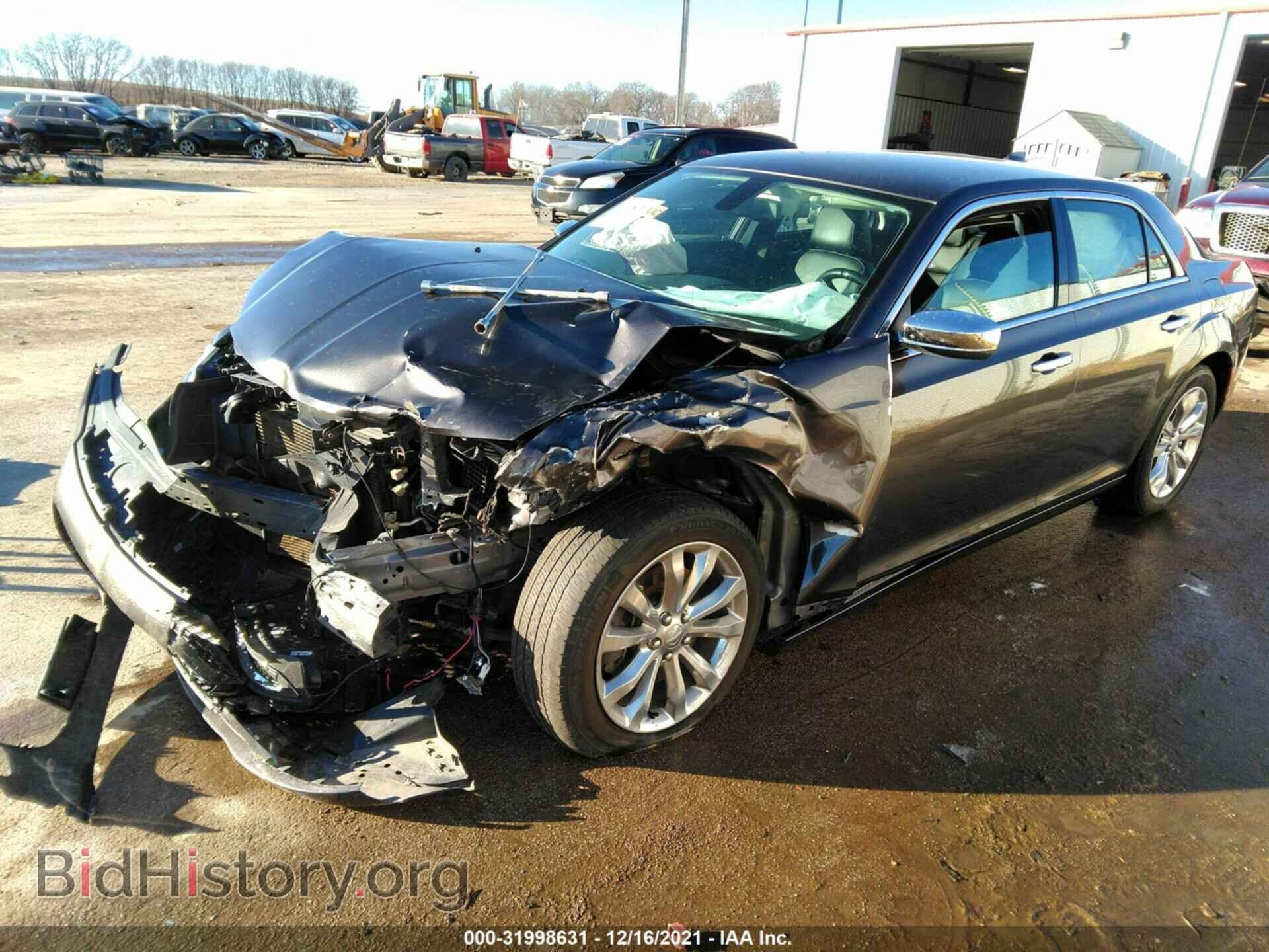 2018 CHRYSLER 300 - VIN: 2C3CCAKG3JH218407 - Фото 2