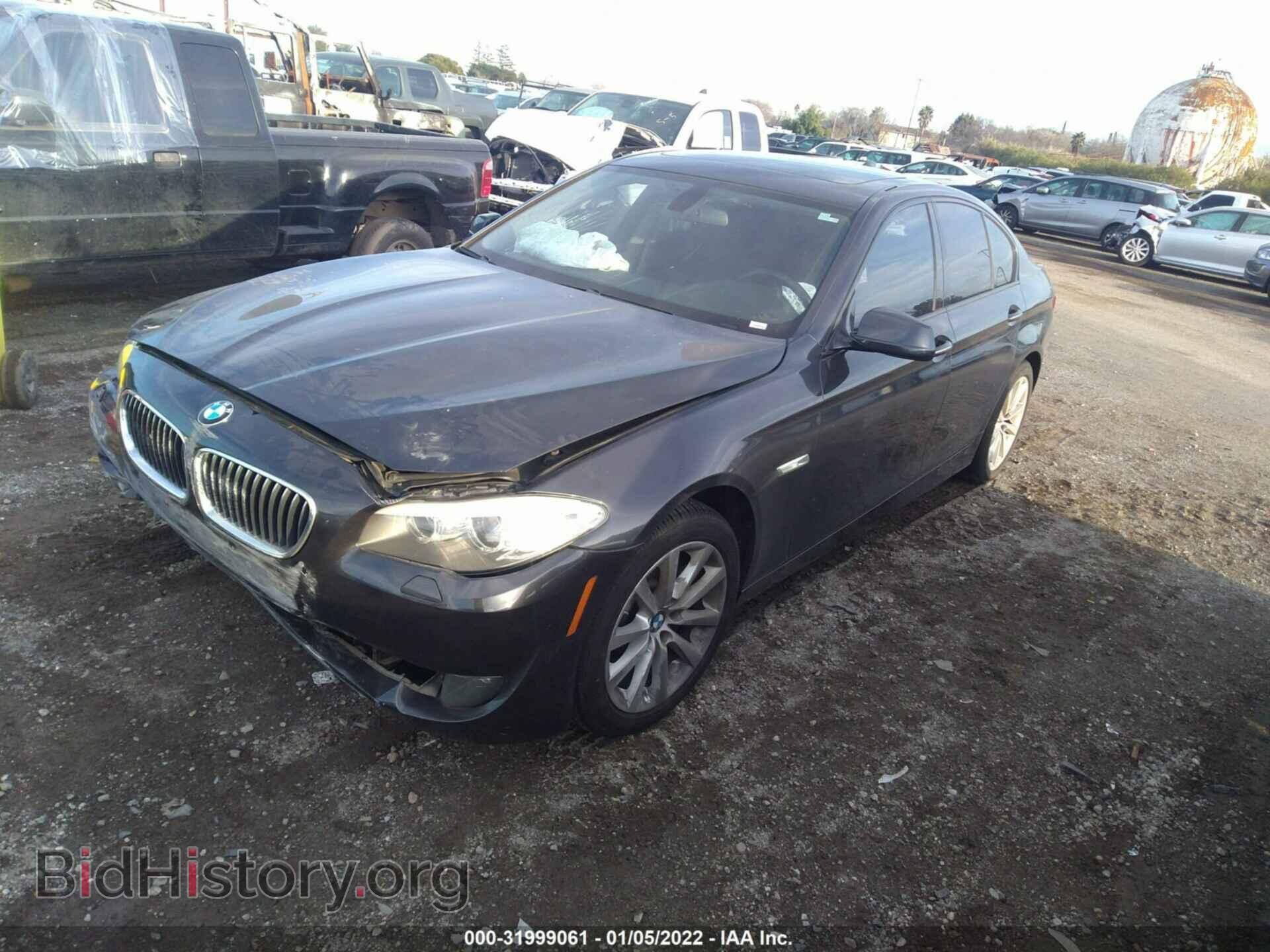 2011 BMW 5 SERIES - VIN: WBAFR1C51BC743570 - Фото 2